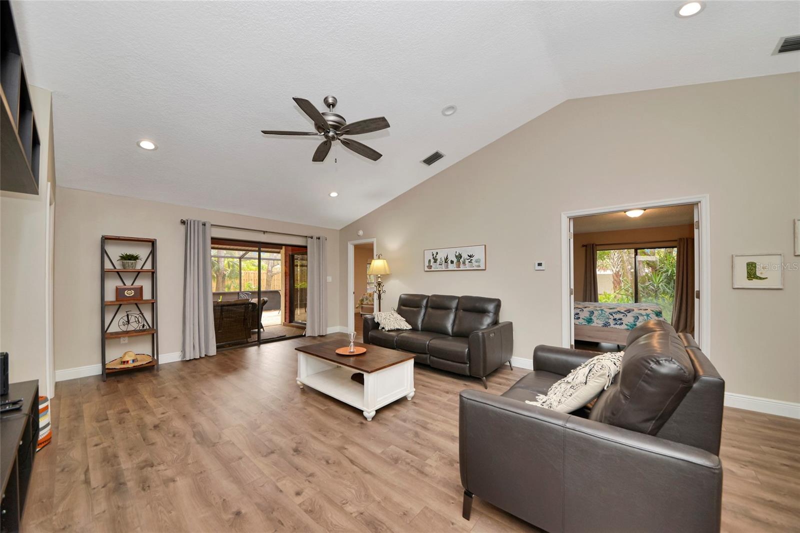 OAK FOREST VILLAS - Residential