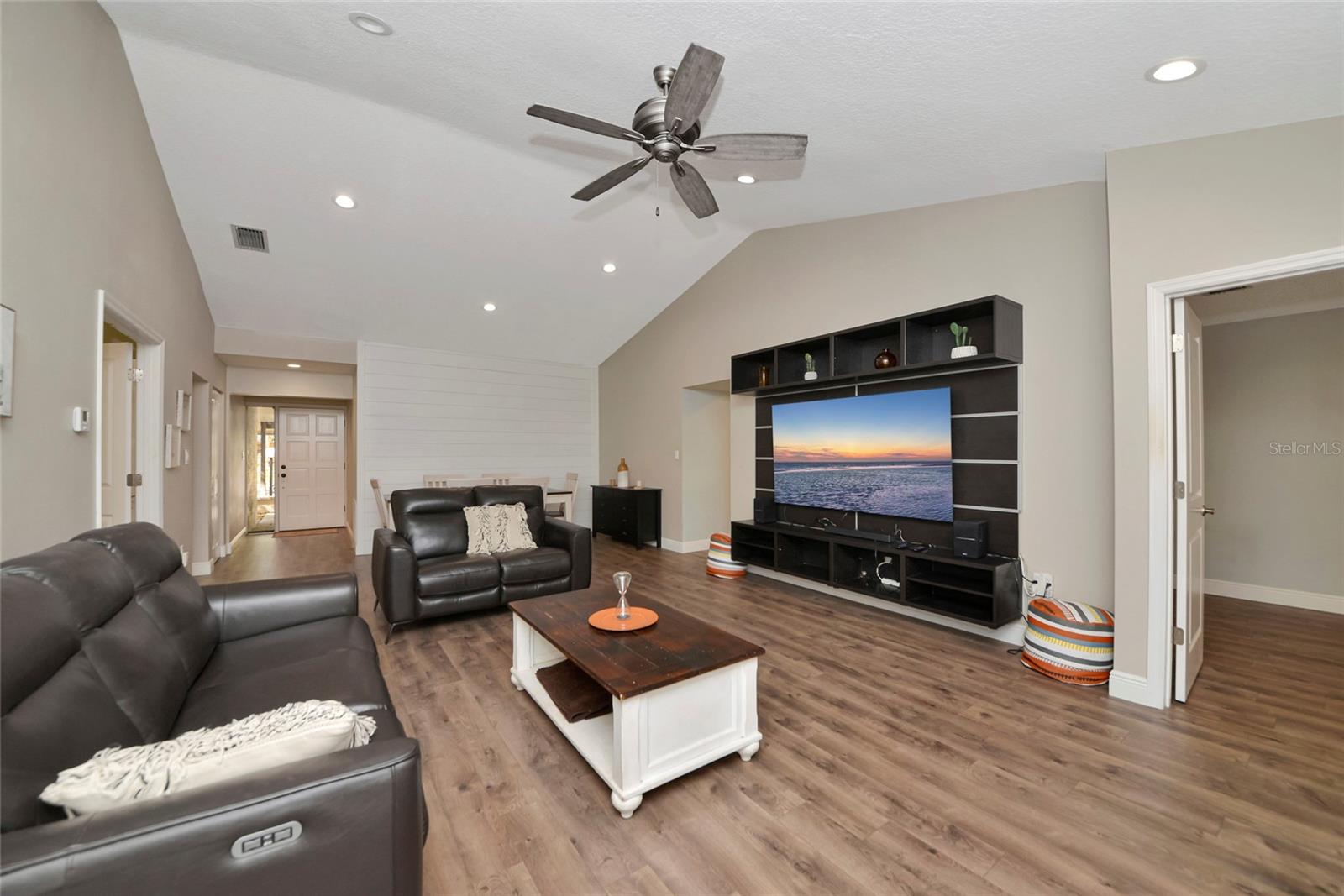 OAK FOREST VILLAS - Residential