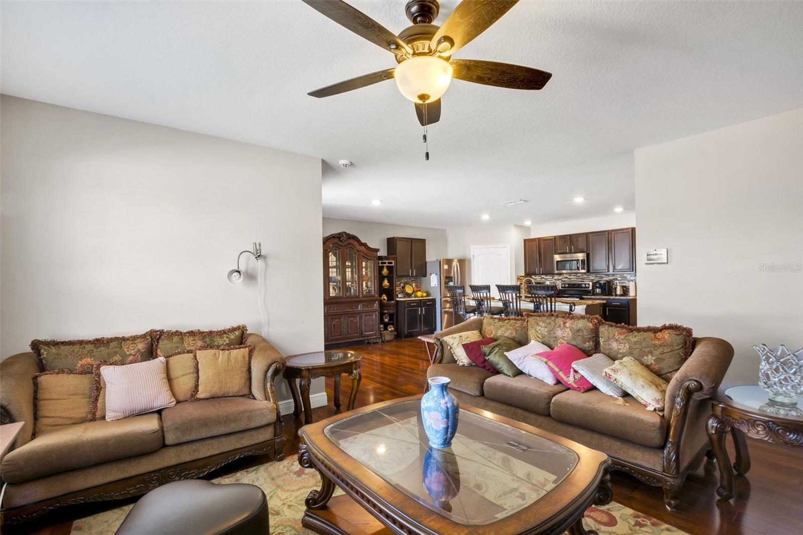 SQUIRES GROVE - Residential