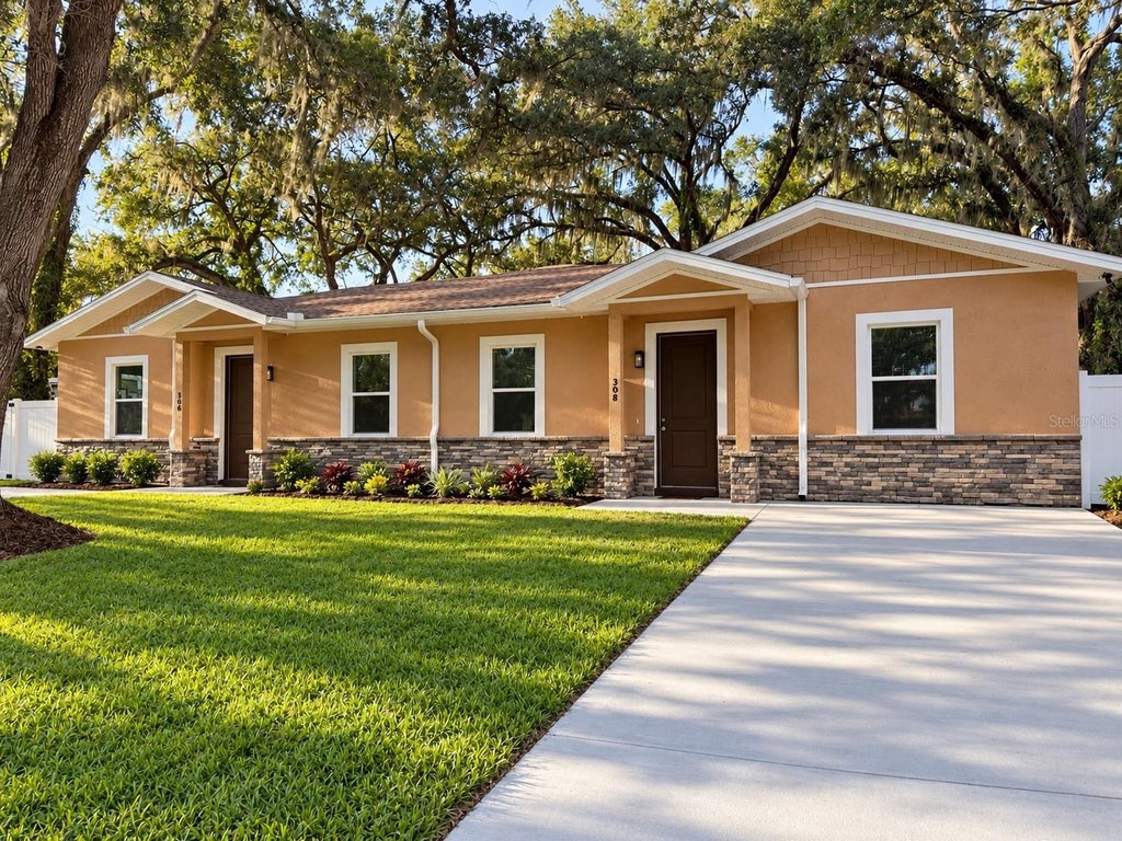 Photo of 308 E Damon Street, Plant City, FL 33563 (MLS # TB8545355)