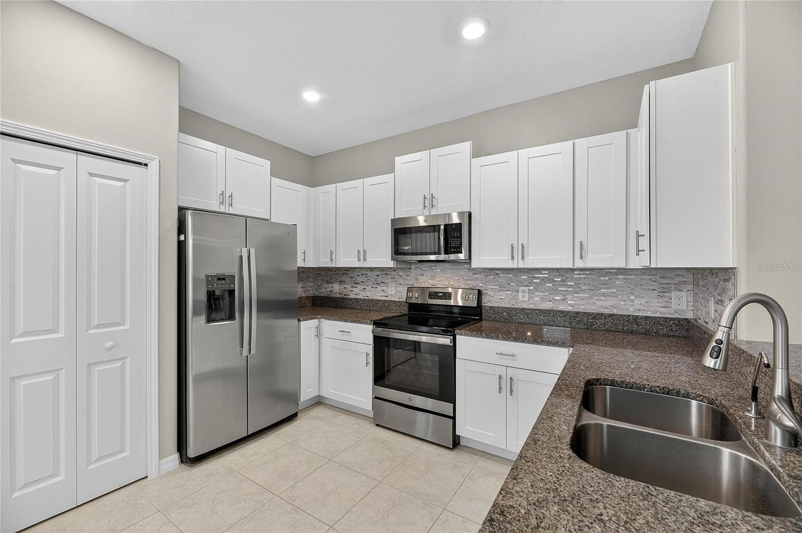 CYPRESS CRK PCL K PH 3 - Residential Lease