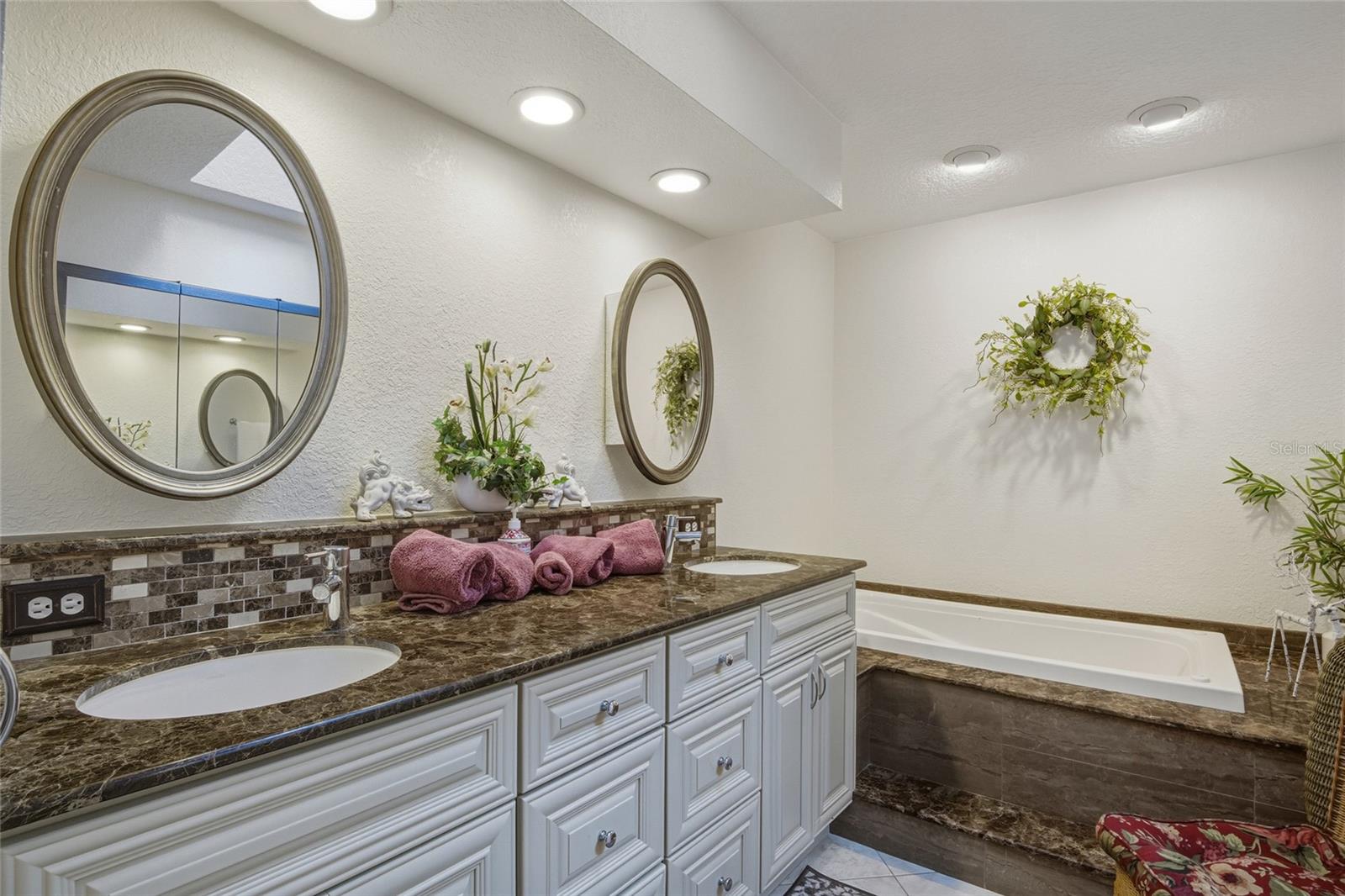 ORANGE TREE COUNTRY CLUB - Residential