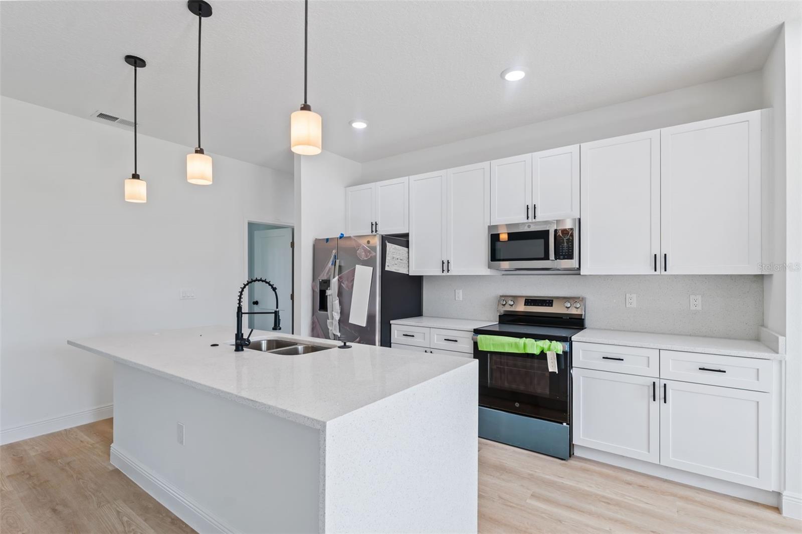 MARION OAKS UN 01 - Residential Lease