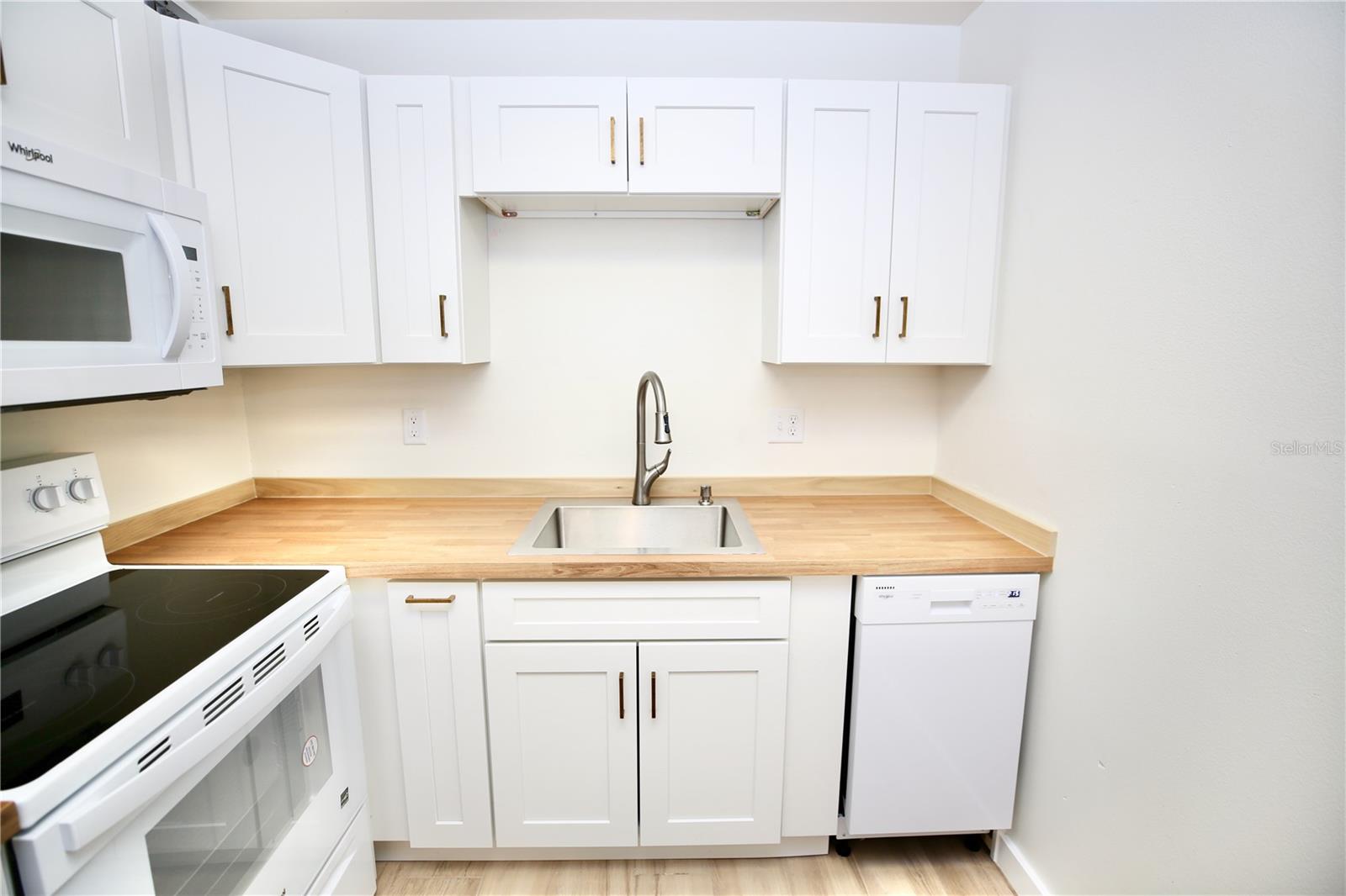 RAINTREE VILLAGE CONDO N - Residential