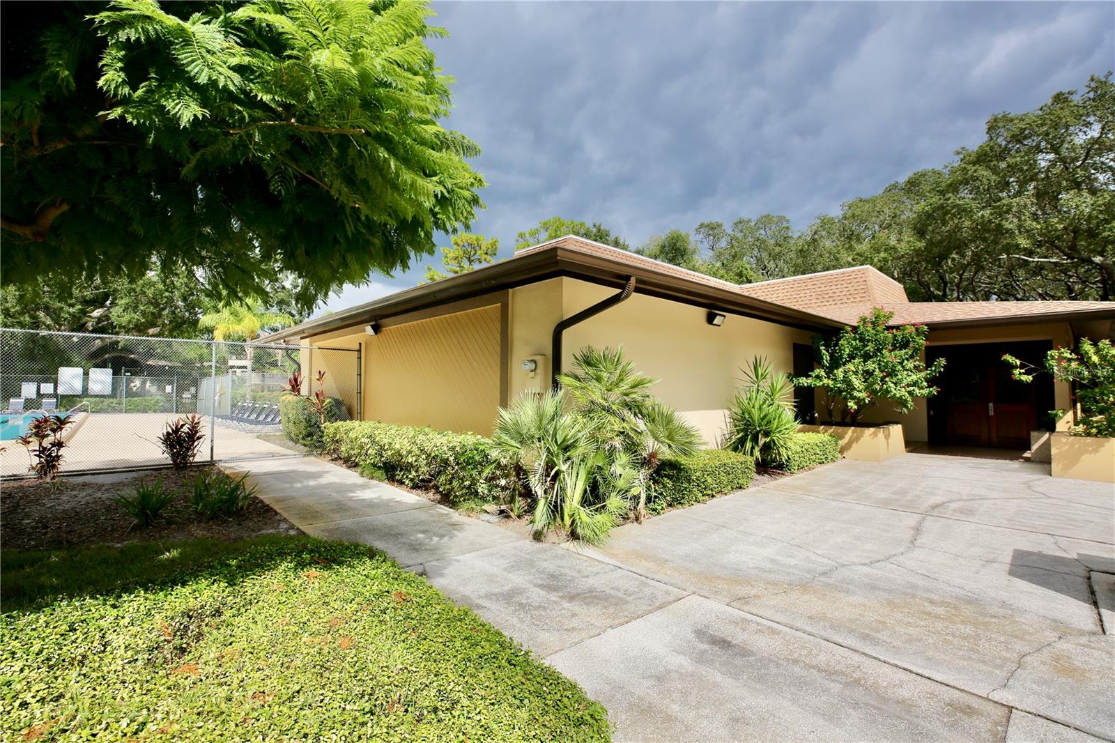 RAINTREE VILLAGE CONDO N - Residential