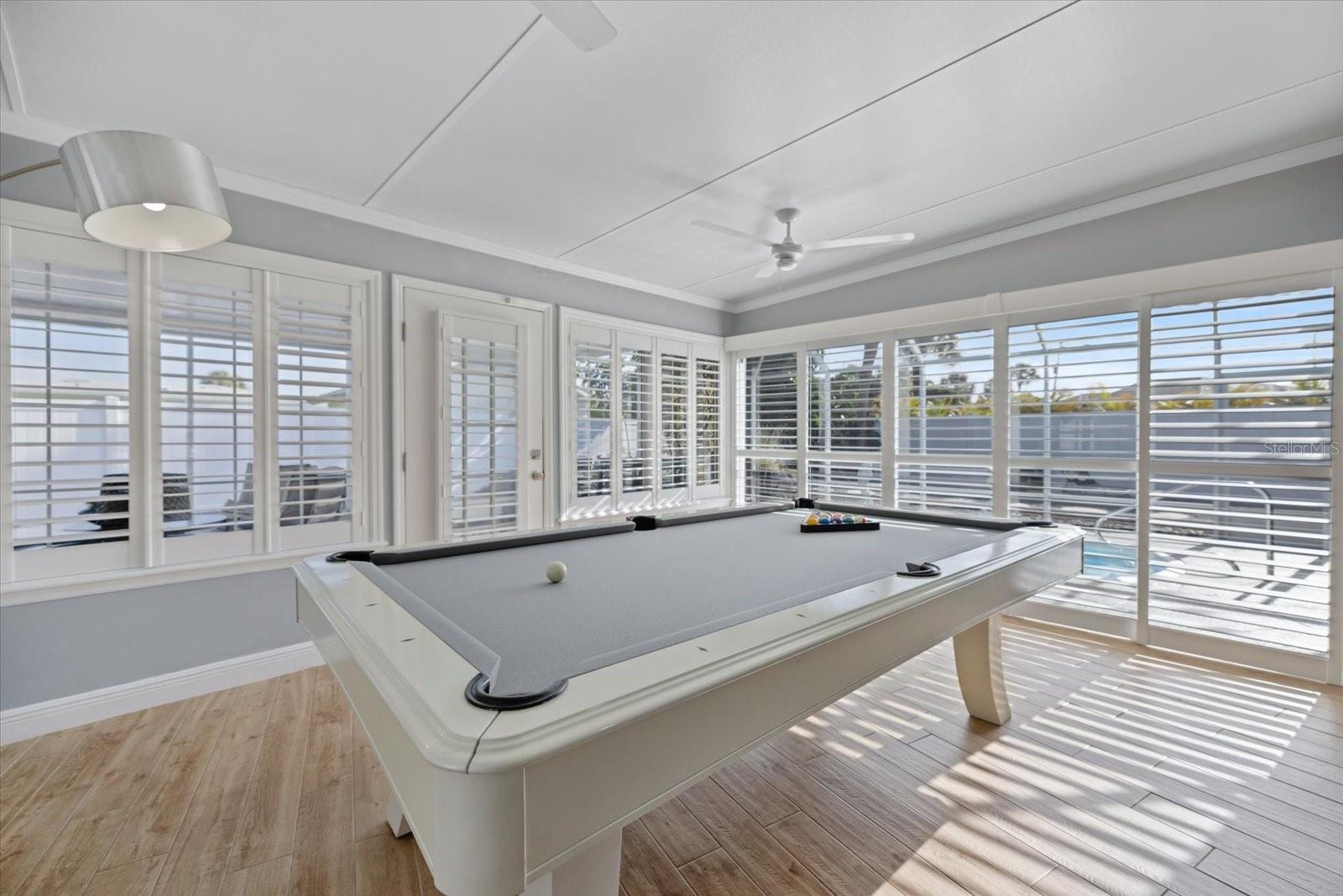 BEACH MANOR - Residential