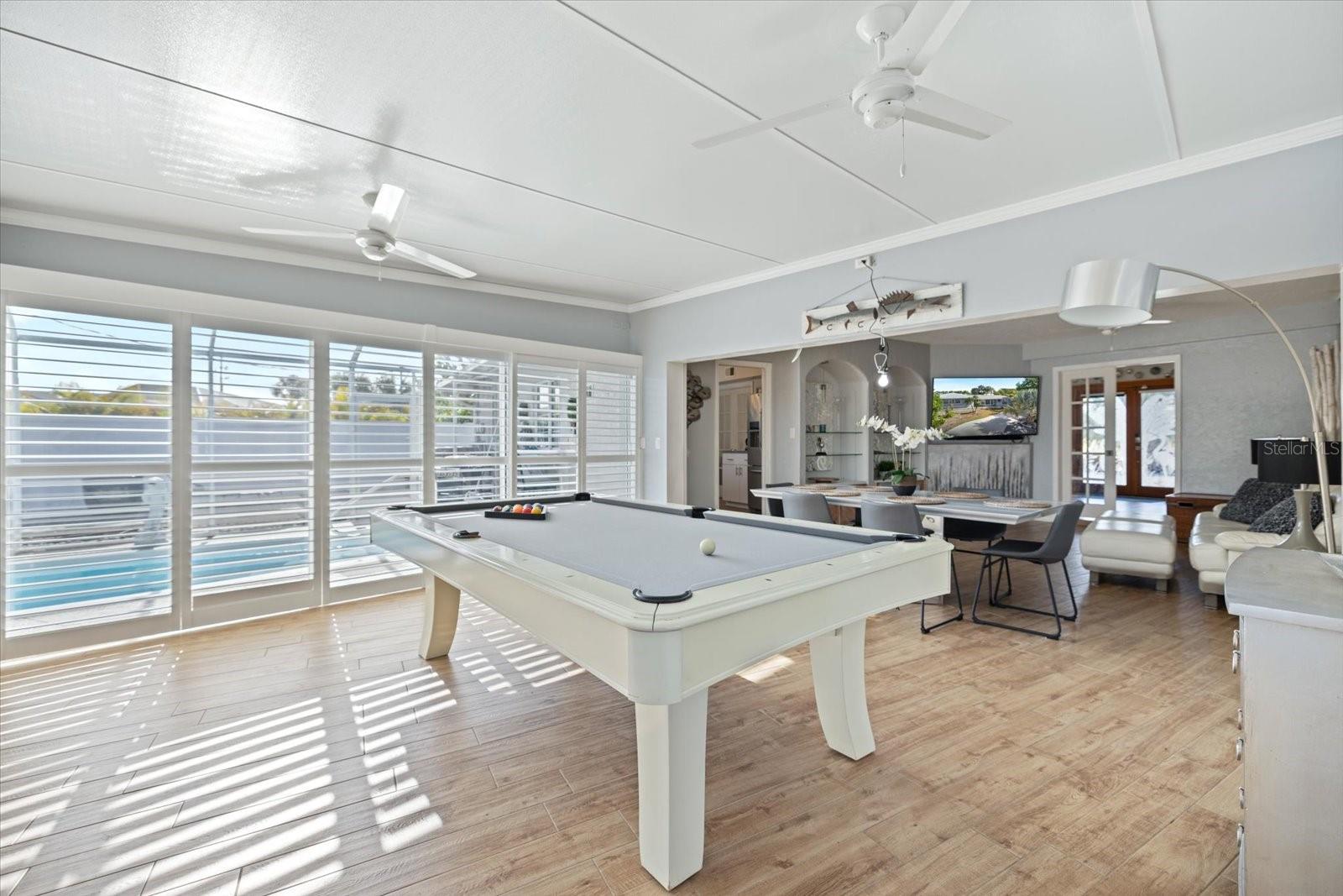 BEACH MANOR - Residential