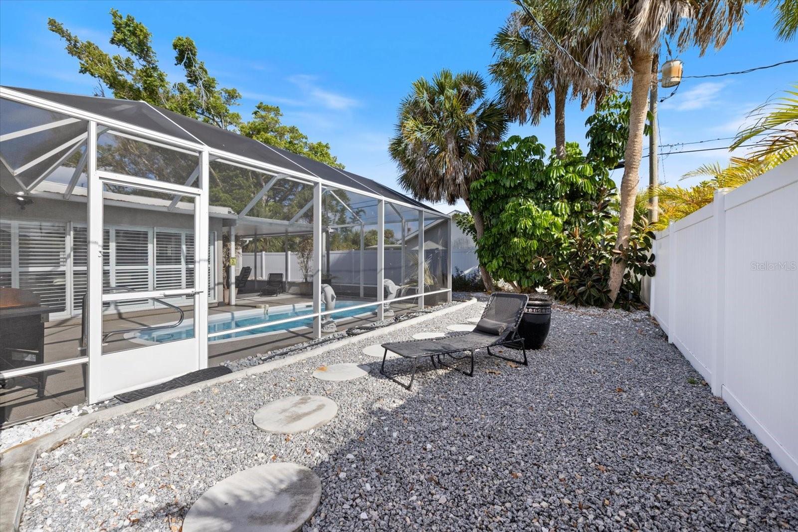 BEACH MANOR - Residential