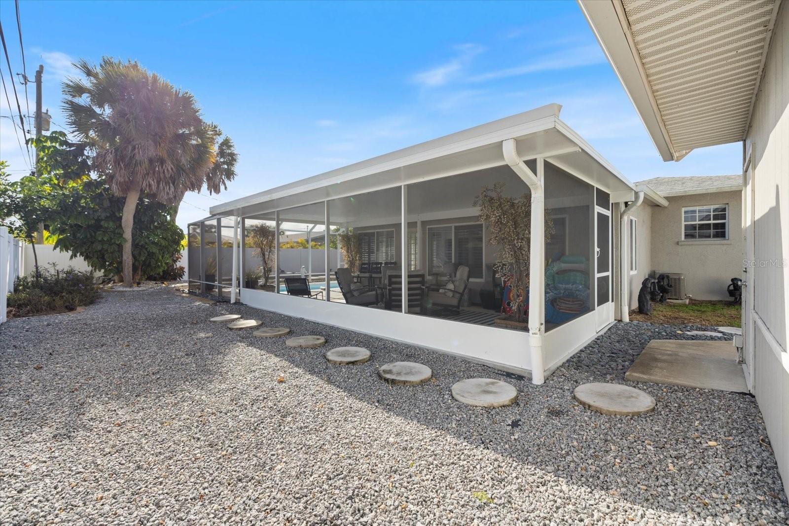 BEACH MANOR - Residential