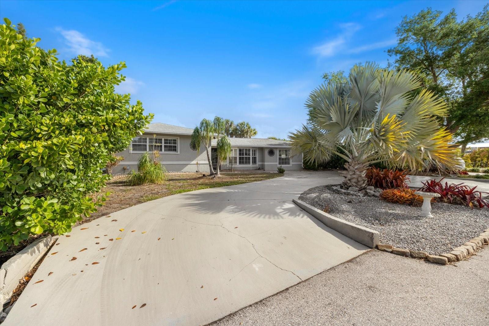 BEACH MANOR - Residential