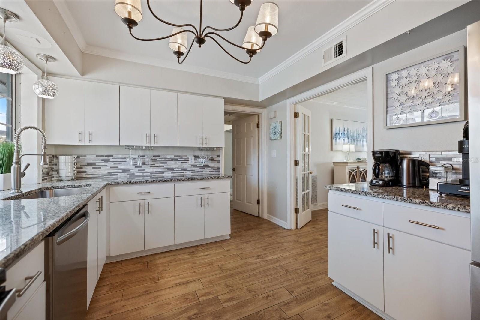 BEACH MANOR - Residential