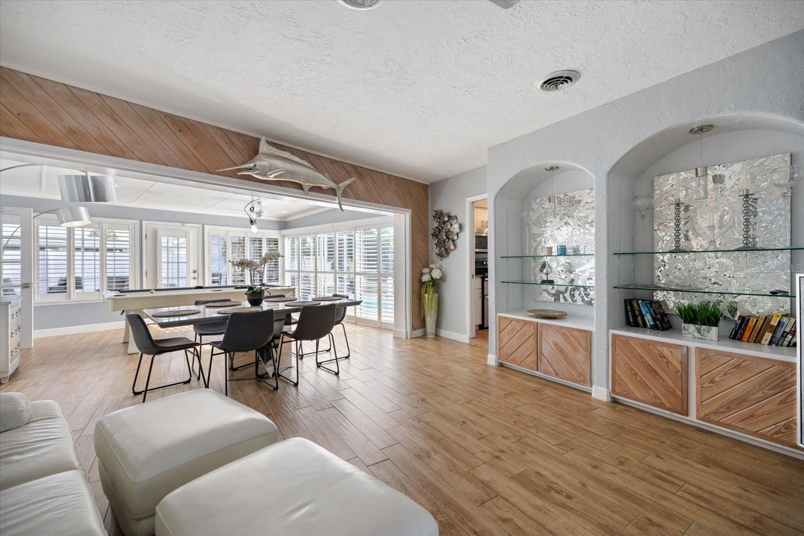 BEACH MANOR - Residential