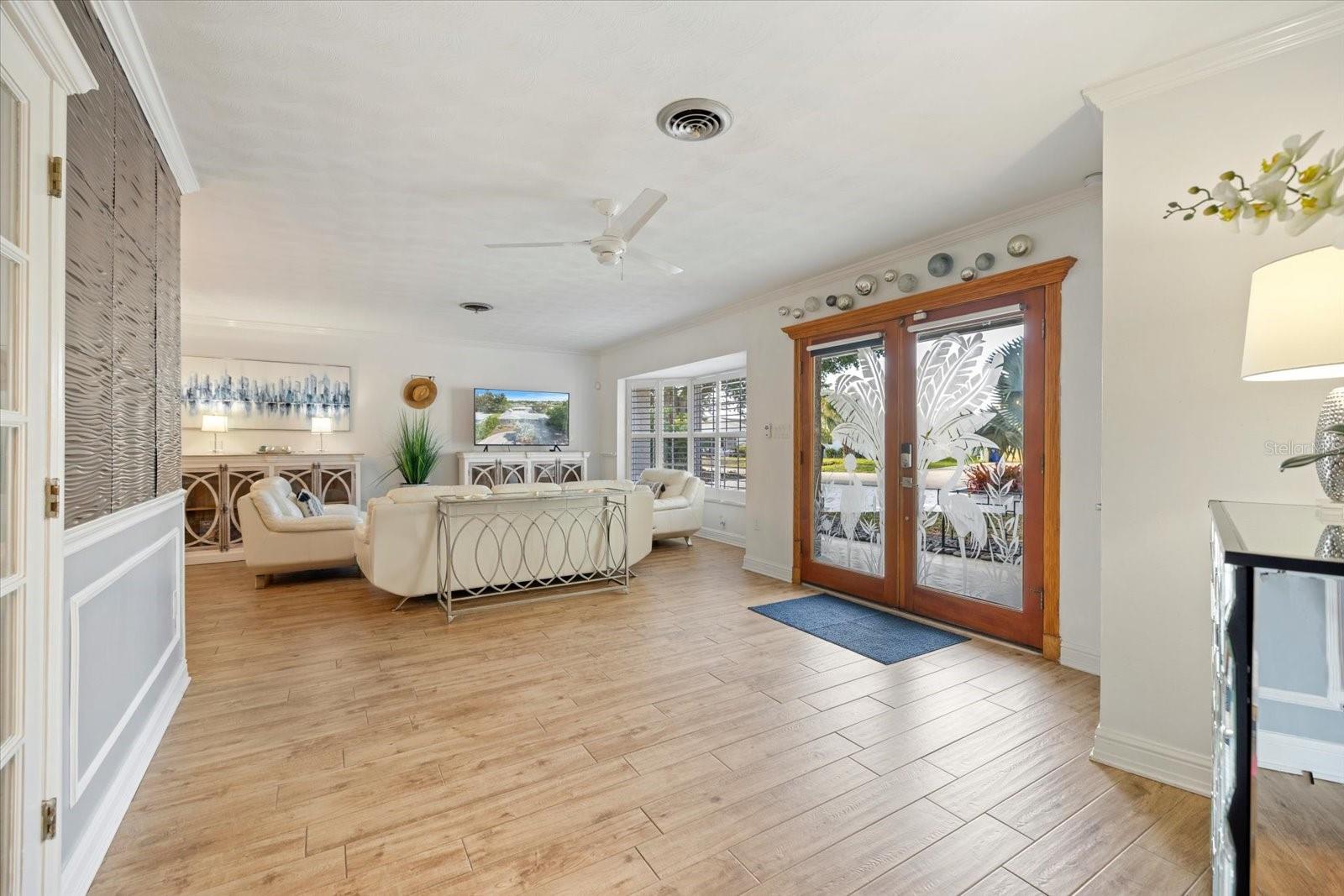 BEACH MANOR - Residential