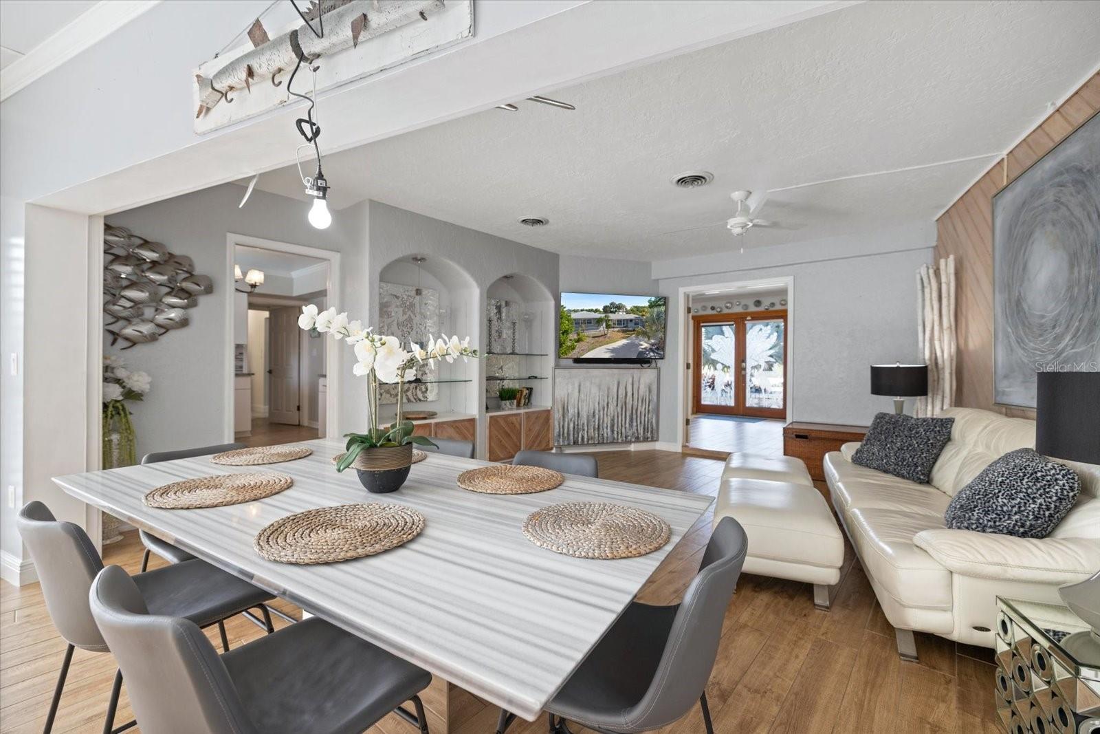 BEACH MANOR - Residential