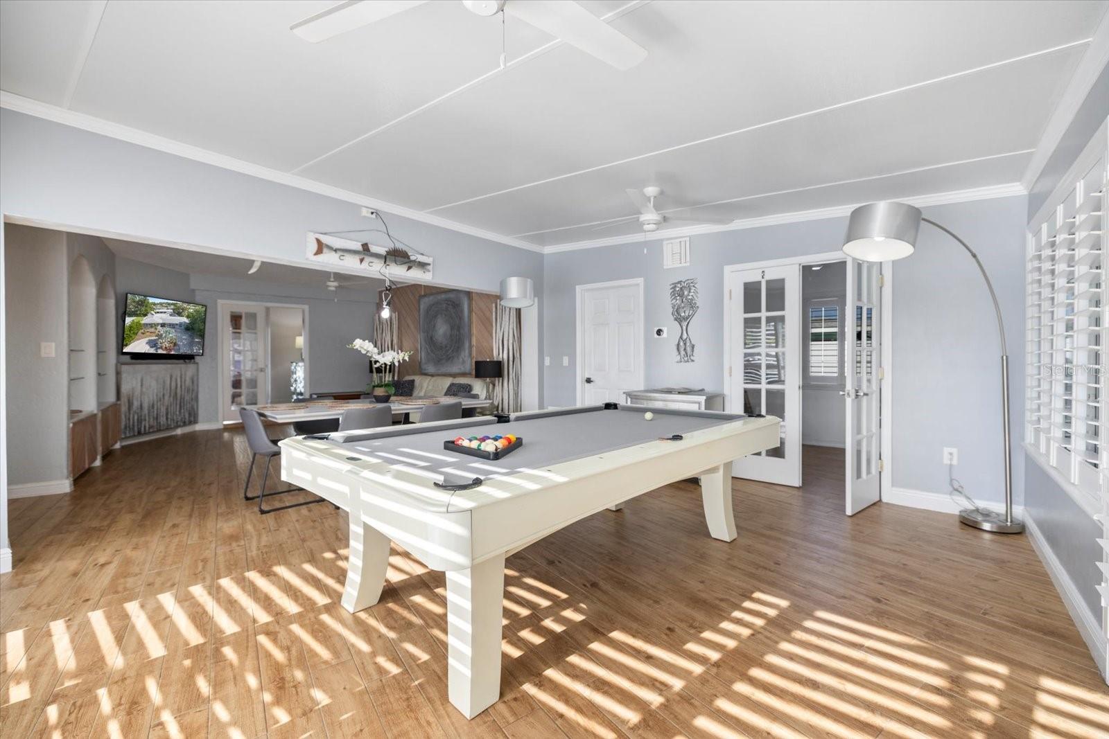 BEACH MANOR - Residential