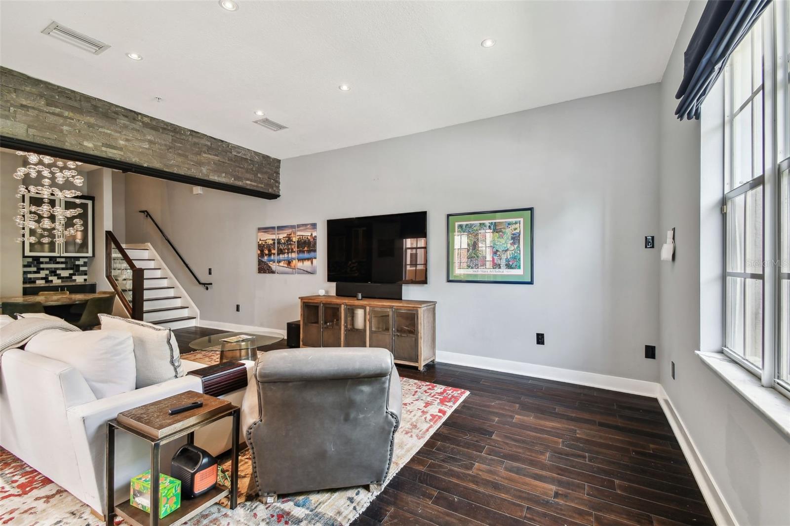 2305 VICTORIA GARDENS LANE