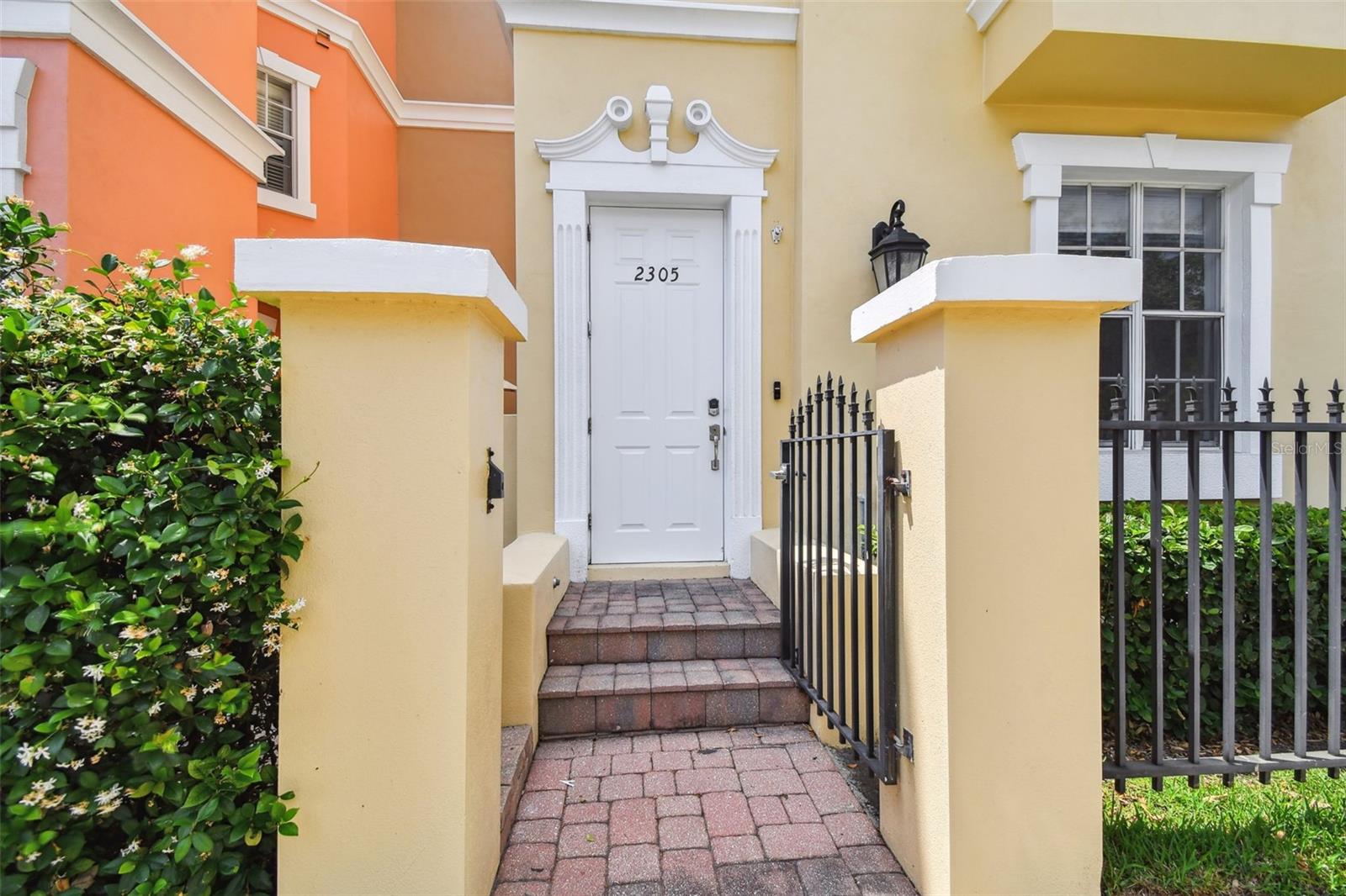 2305 VICTORIA GARDENS LANE