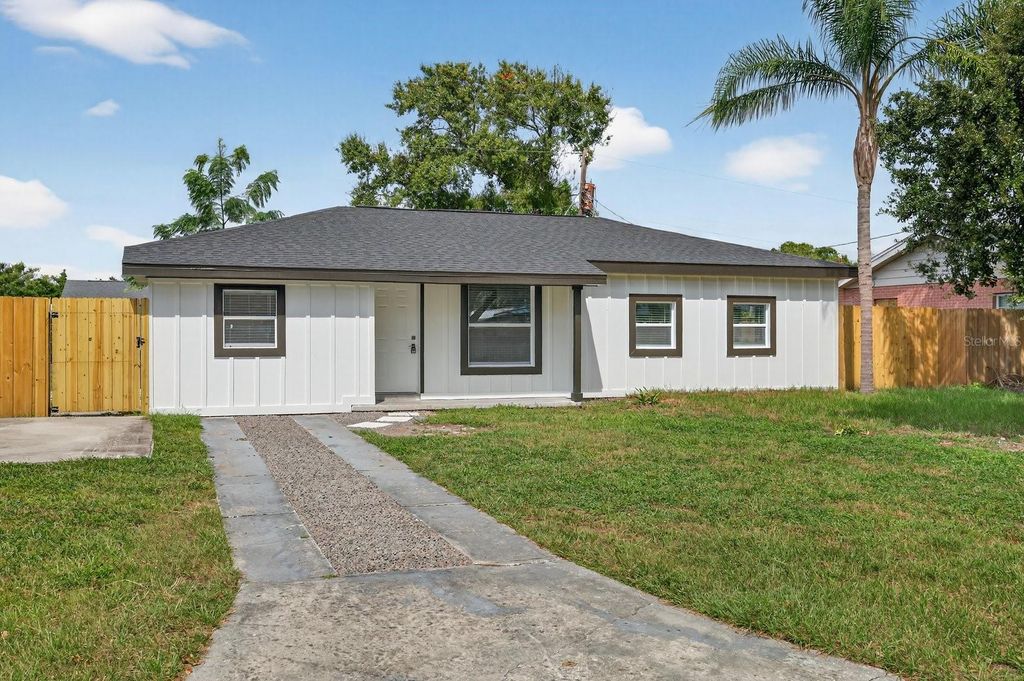 Photo of 4009 W Wallace Avenue, Tampa, FL 33611 (MLS # TB8435351)