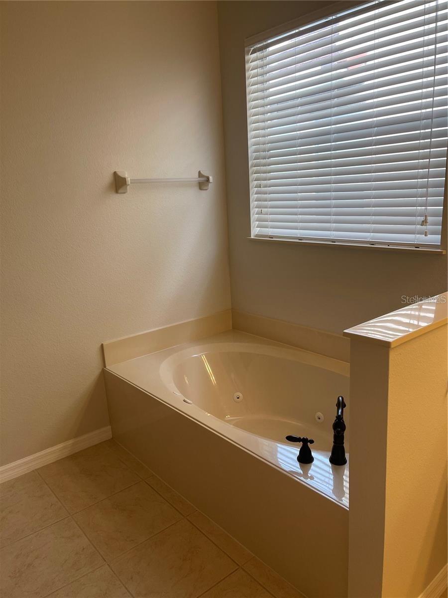 SIGNATURE LKS-PCL 01D PH 02 - Residential Lease