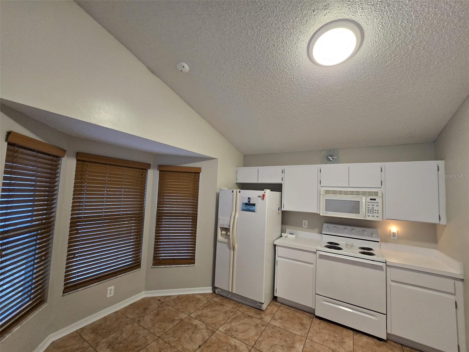 BLOOMINGDALE SEC R UNIT 3 - Residential Lease