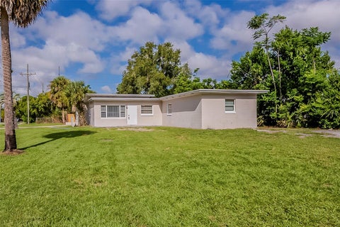 Photo of 1000 Emeralda Road, Orlando, FL 32808 (MLS # O6416882)