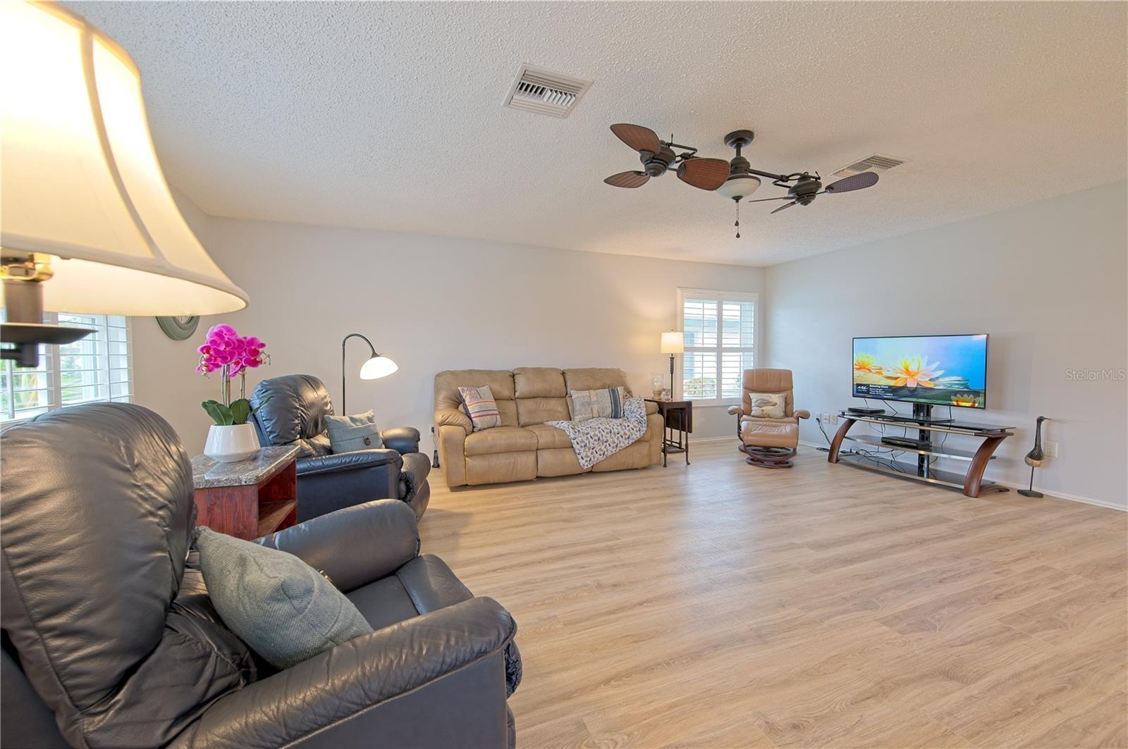 VILLAGE GREEN OF BRADENTON SEC 8 - Residential