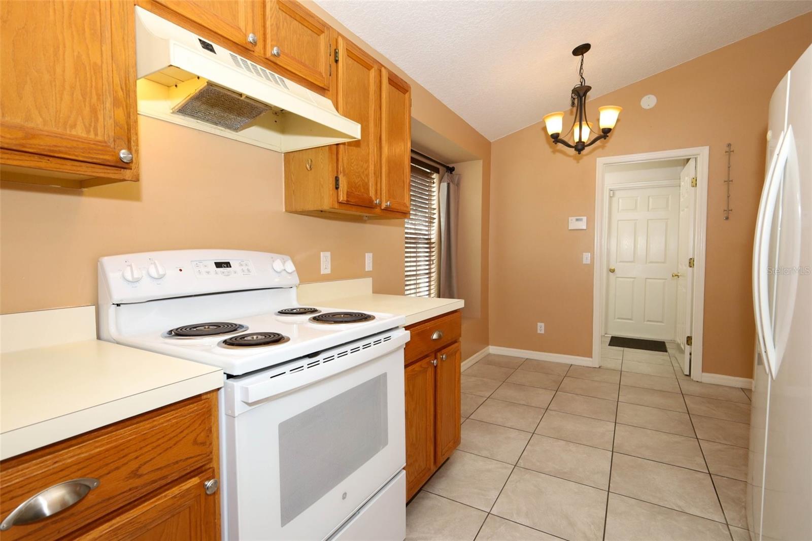 1052 ROYAL OAKS DRIVE