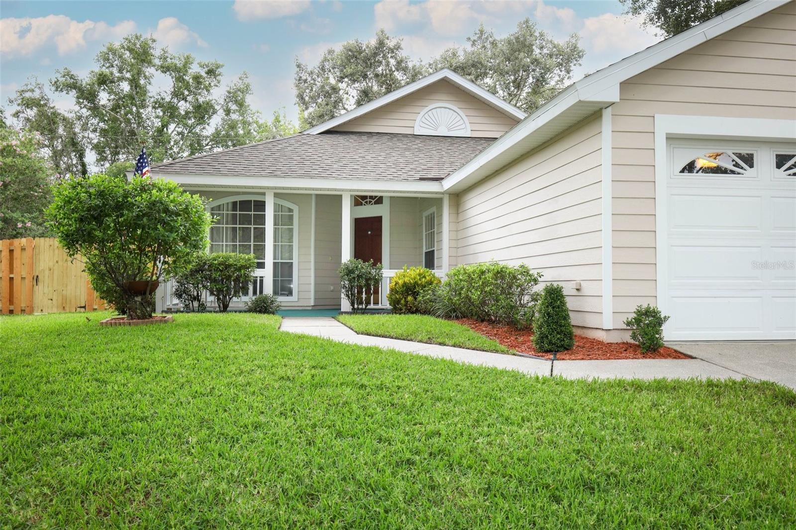 1052 ROYAL OAKS DRIVE
