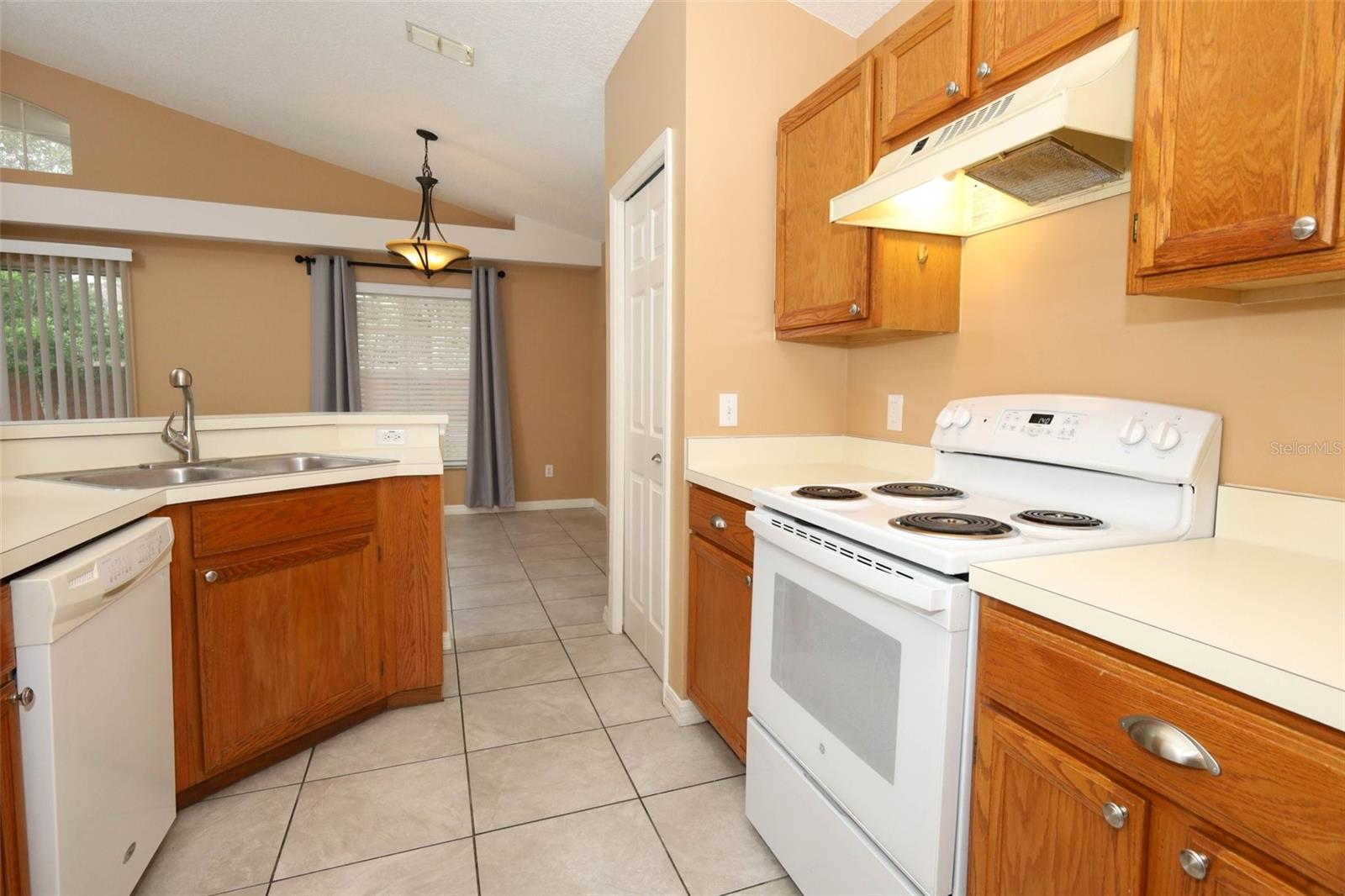 1052 ROYAL OAKS DRIVE