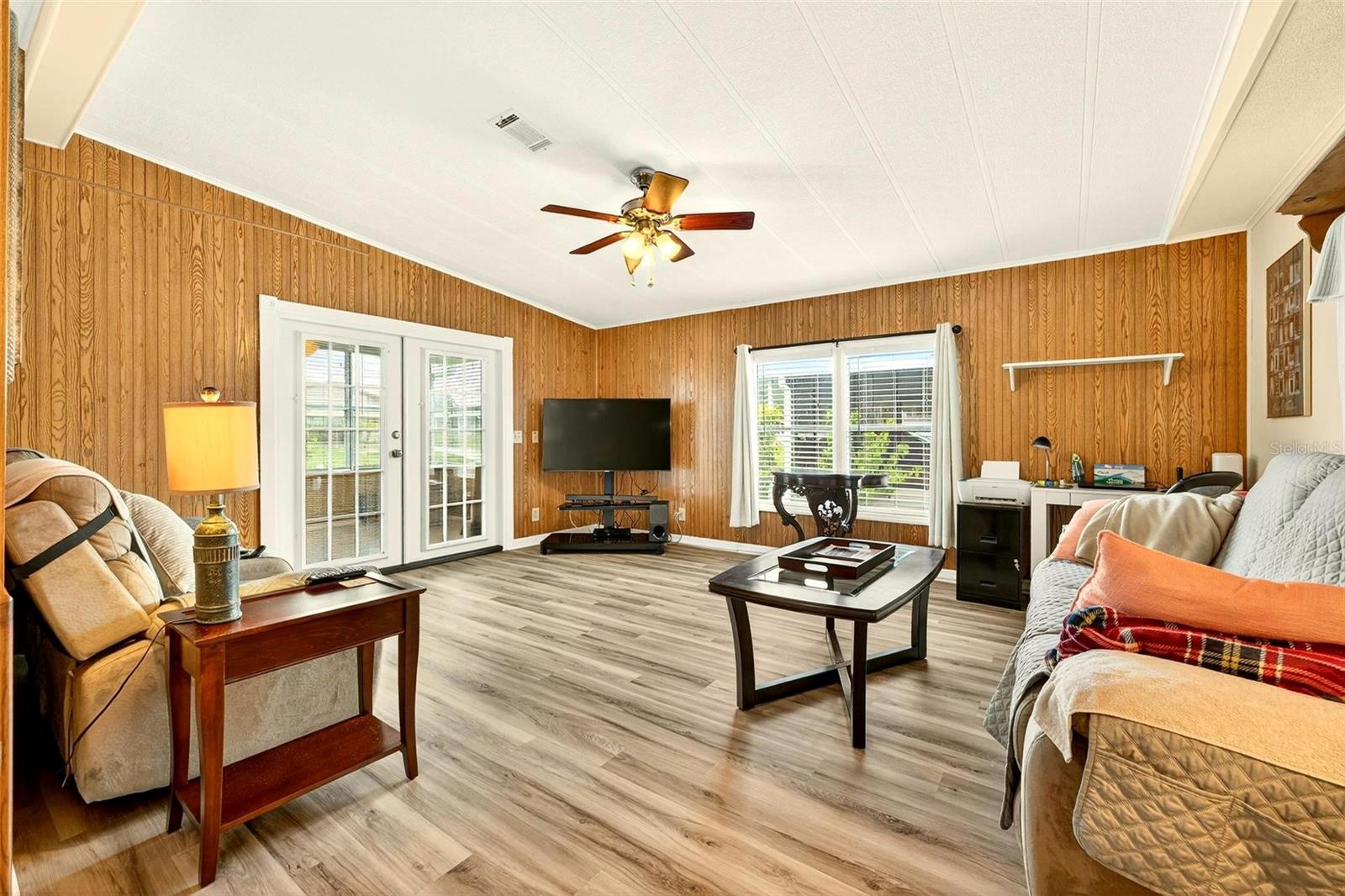 LEESBURG EAST COACHWOOD COLONY ADD 01 - Residential