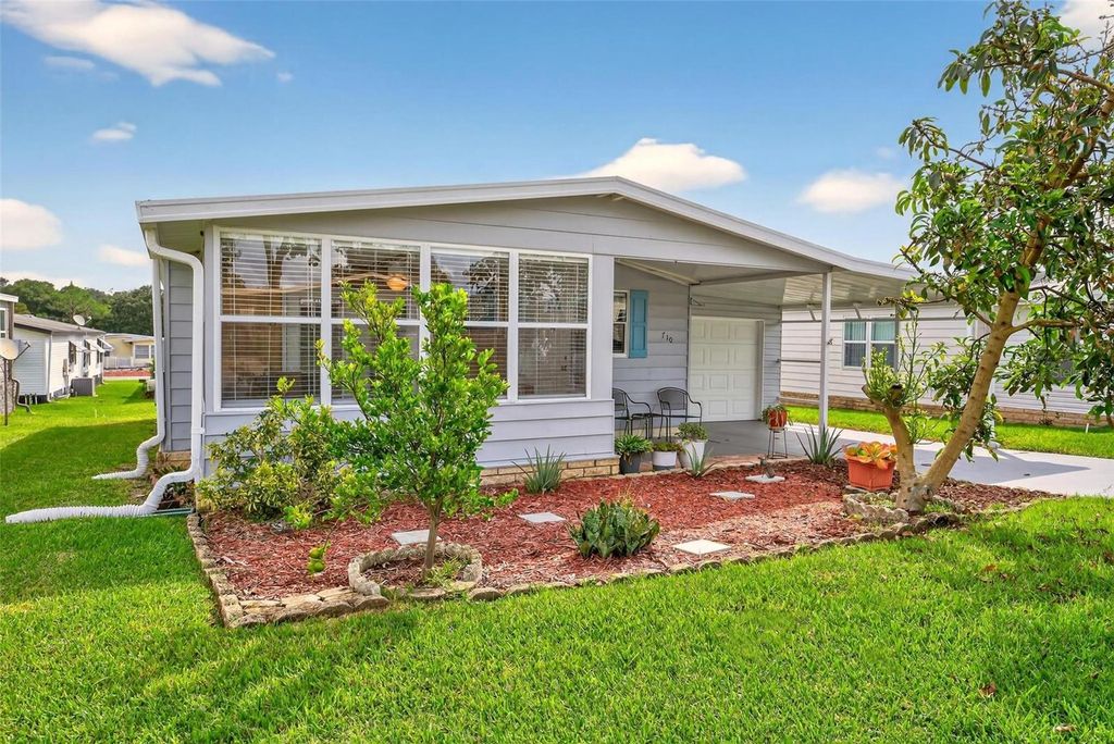 Photo of 710 Carriage Lane, Leesburg, FL 34748 (MLS # G5103192)