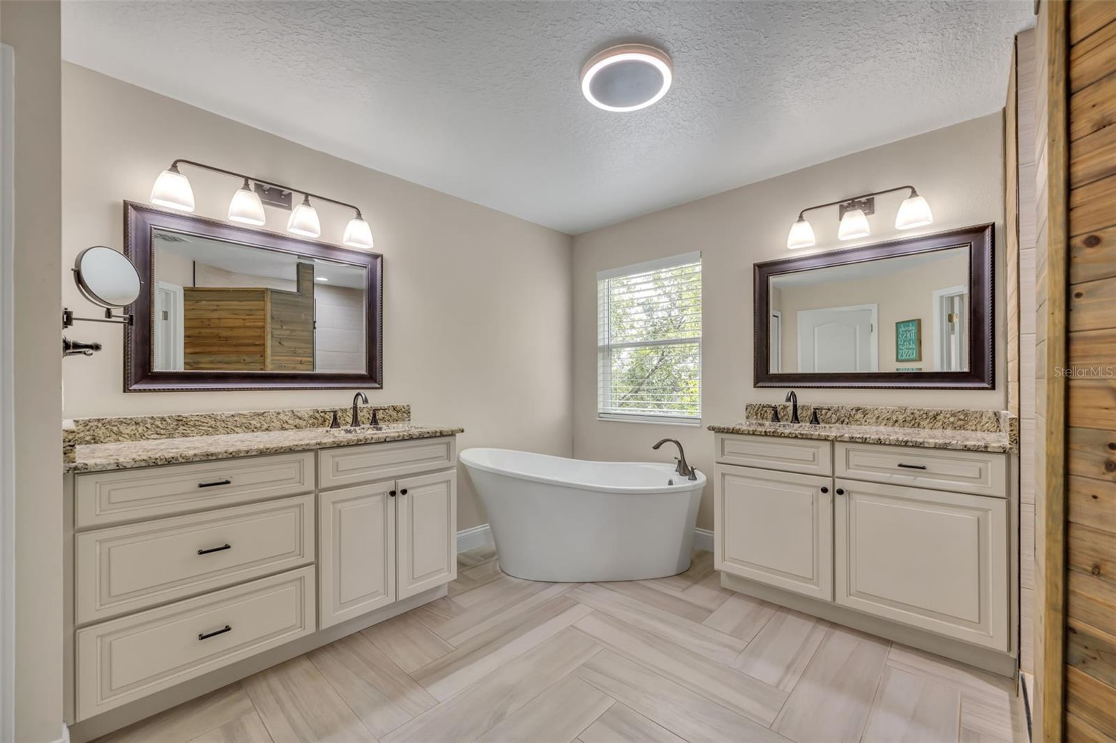 LANSDOWNE - Residential