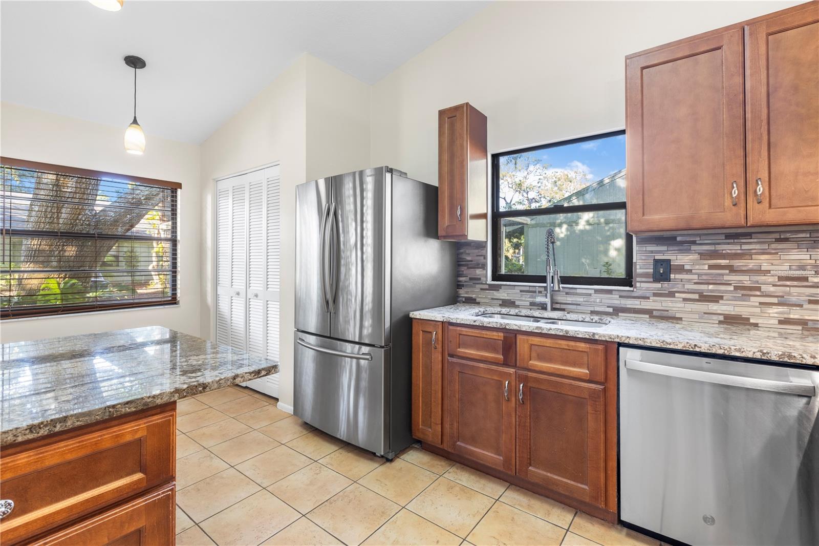 BARRINGTON WOODS - Residential