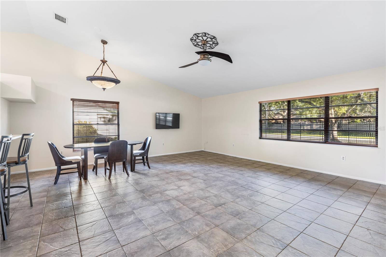 BARRINGTON WOODS - Residential