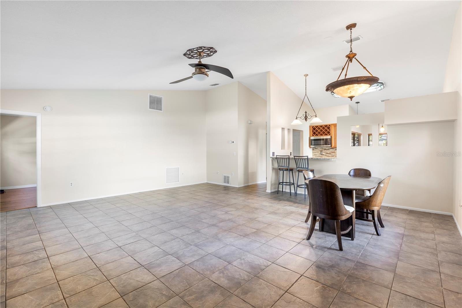 BARRINGTON WOODS - Residential