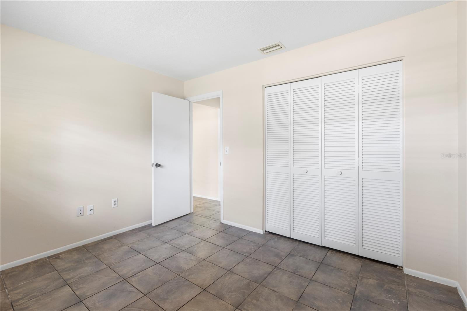 BARRINGTON WOODS - Residential