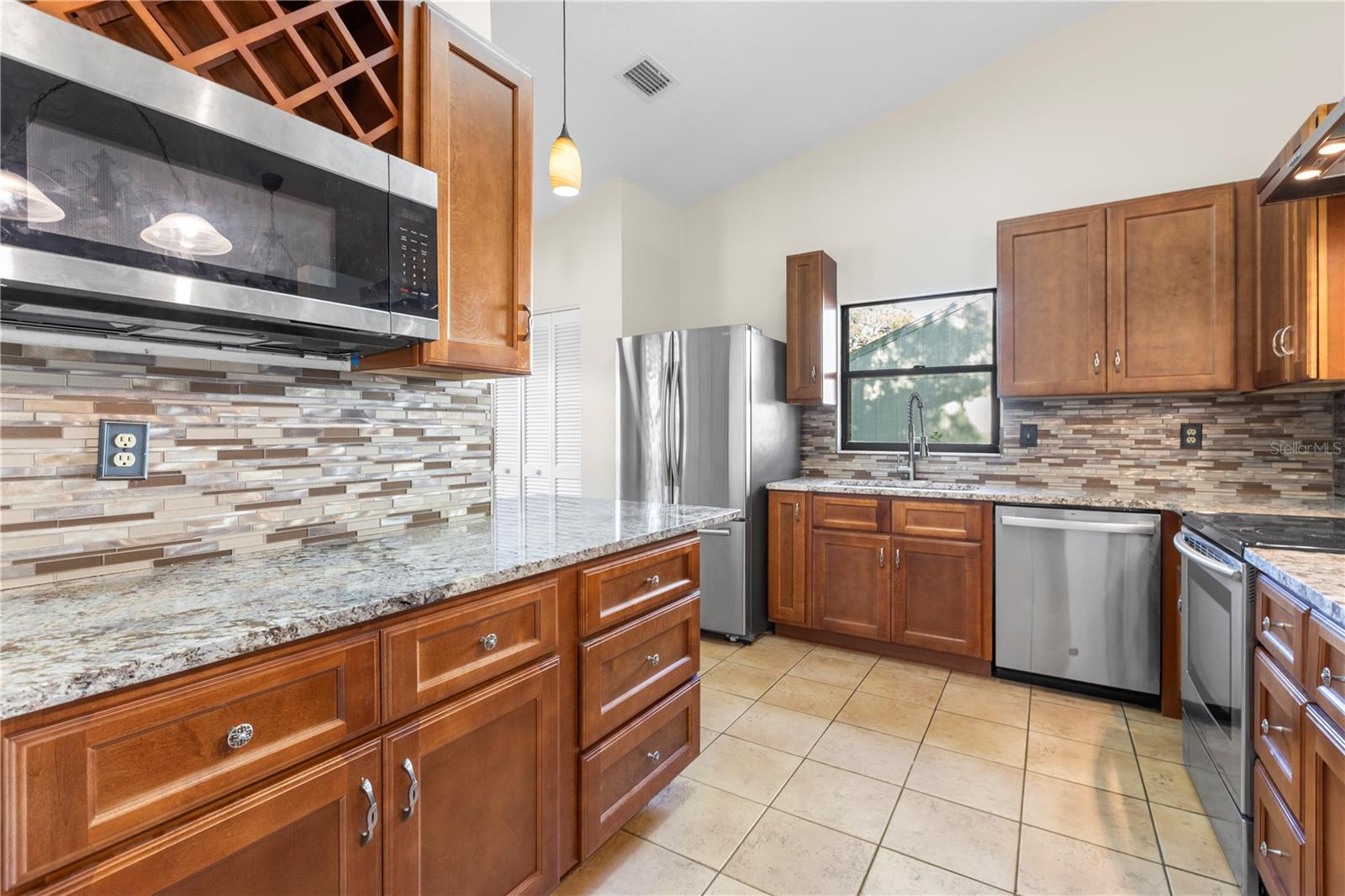 BARRINGTON WOODS - Residential