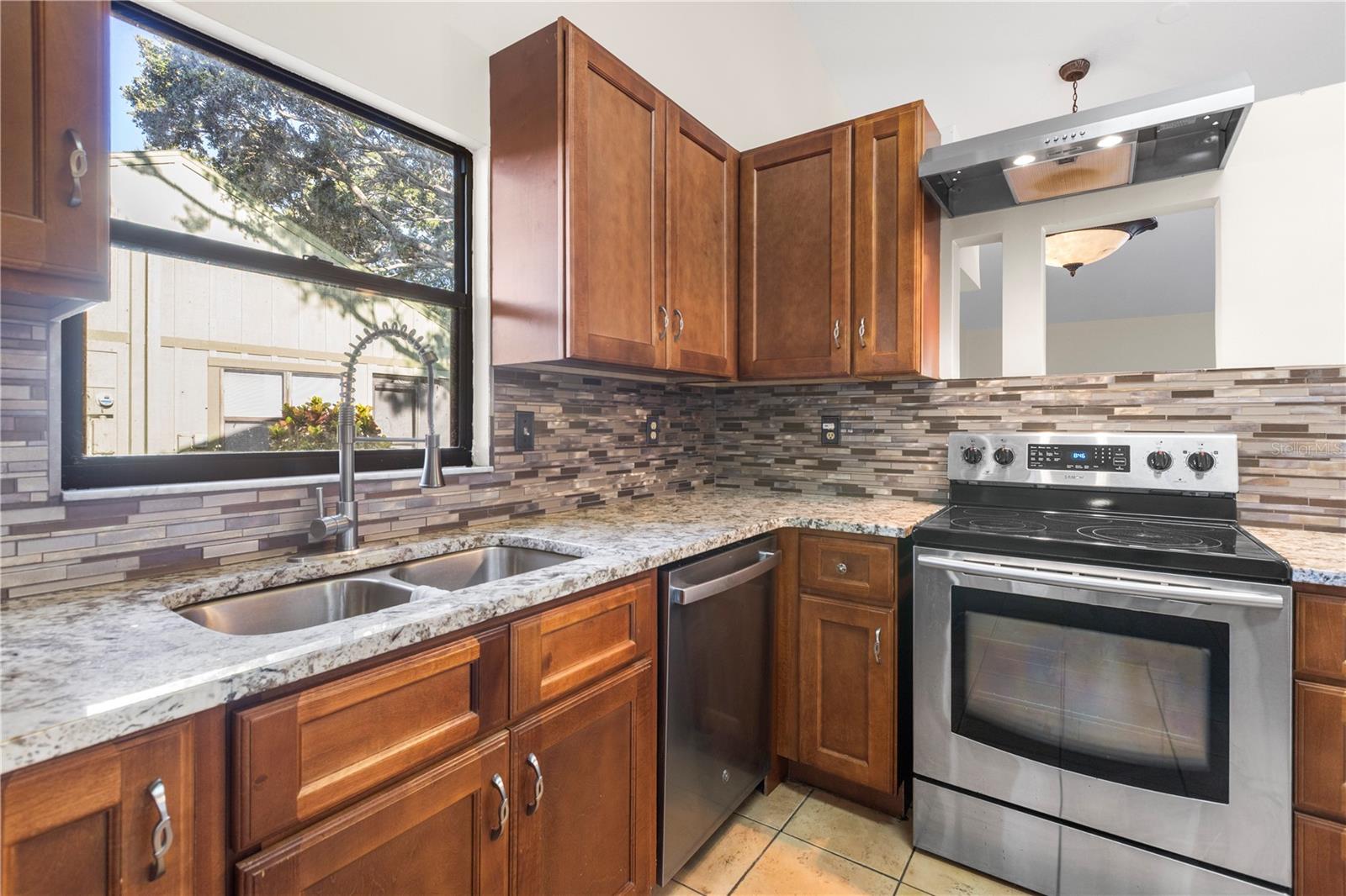 BARRINGTON WOODS - Residential