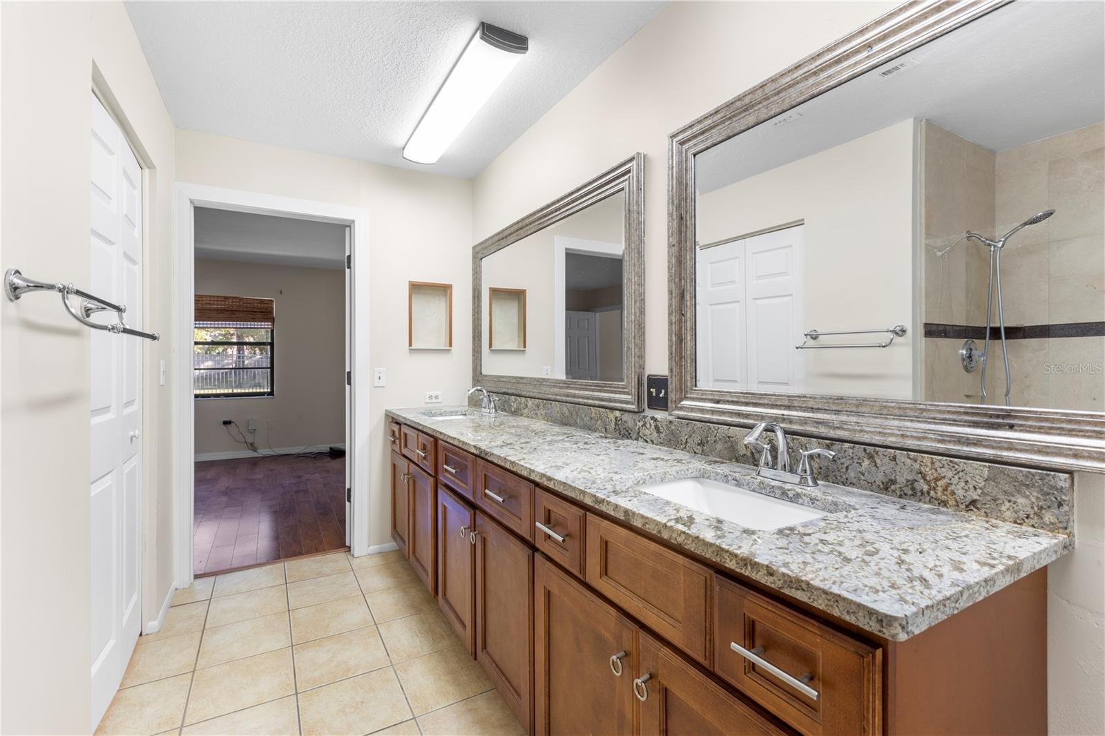 BARRINGTON WOODS - Residential