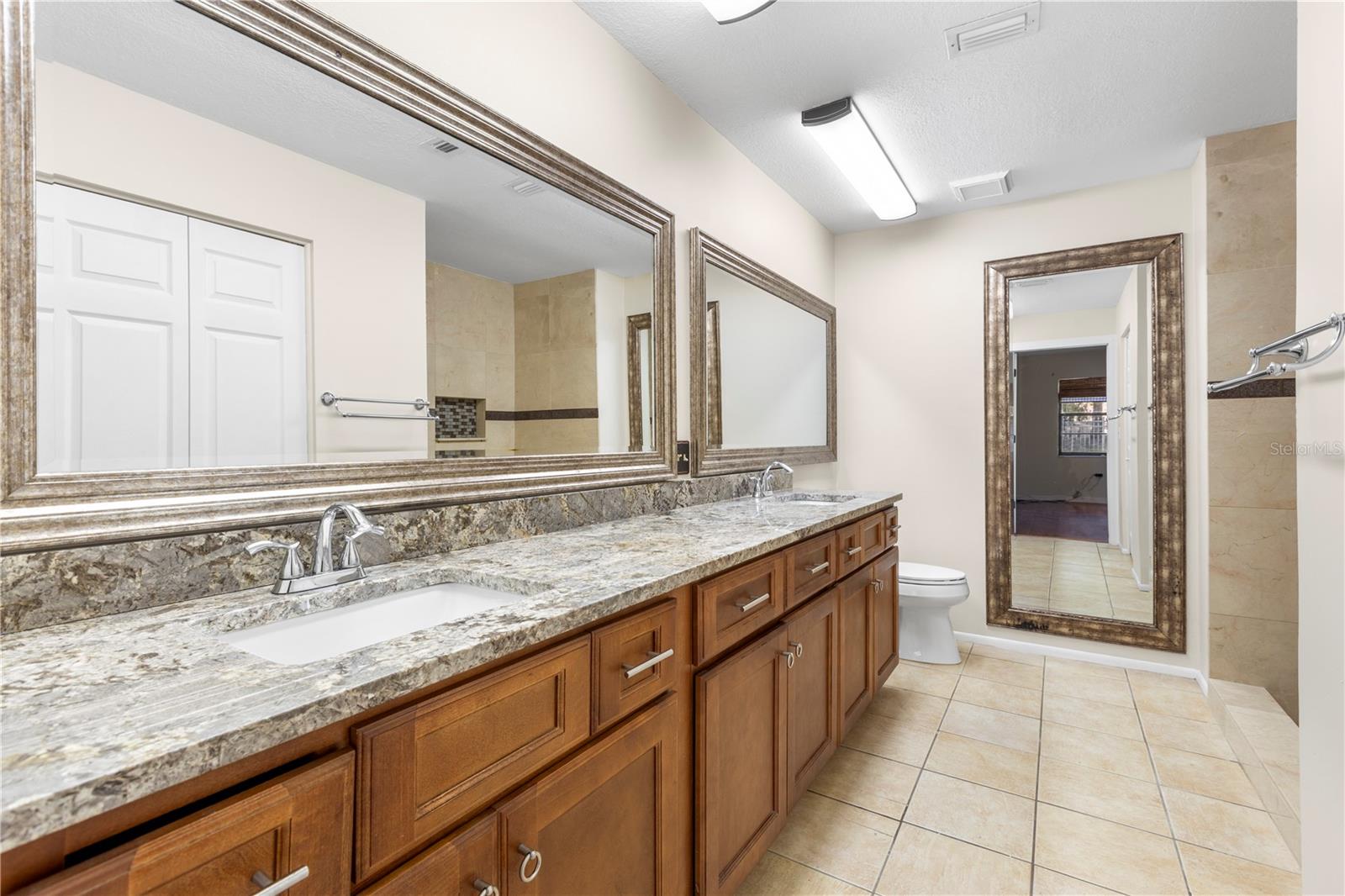 BARRINGTON WOODS - Residential