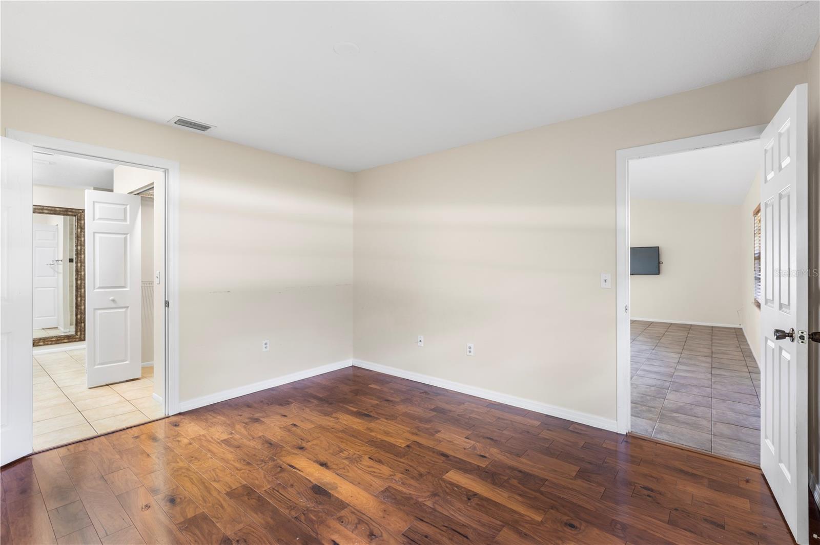 BARRINGTON WOODS - Residential