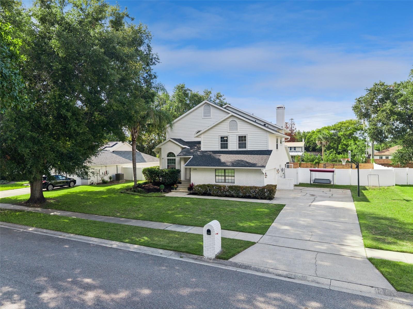 1458 ROYAL CIRCLE