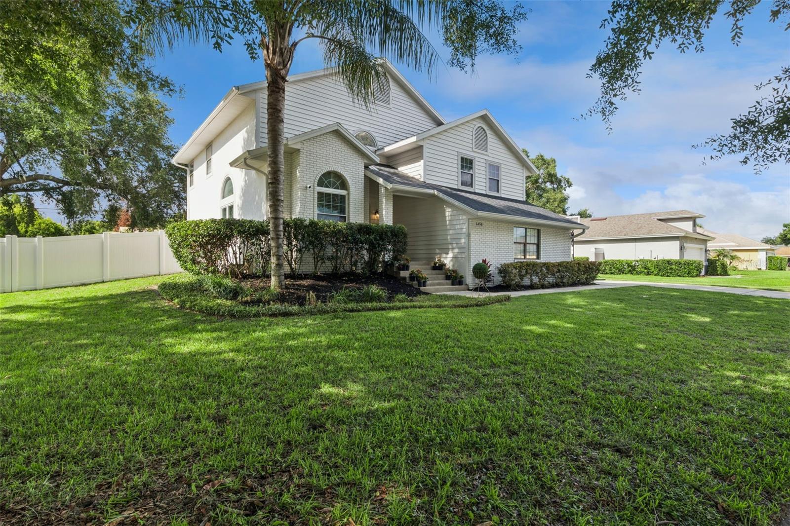 1458 ROYAL CIRCLE