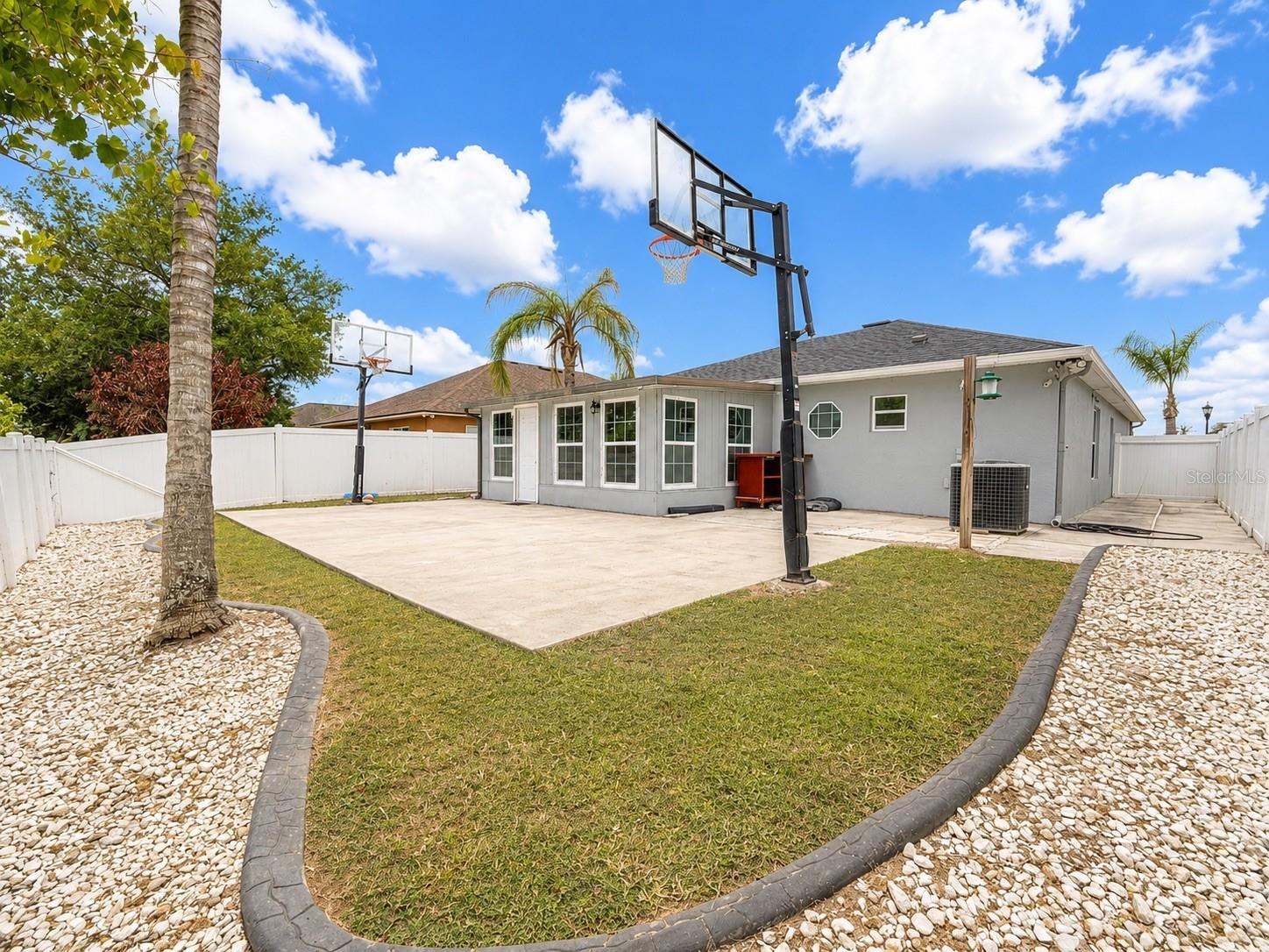 2221 PARIA LANE