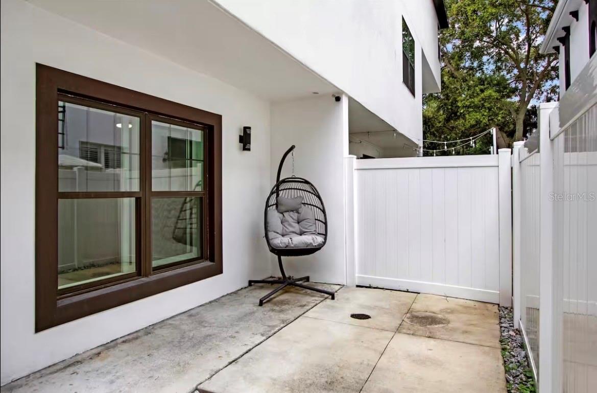 COURIER CITY - Residential Lease