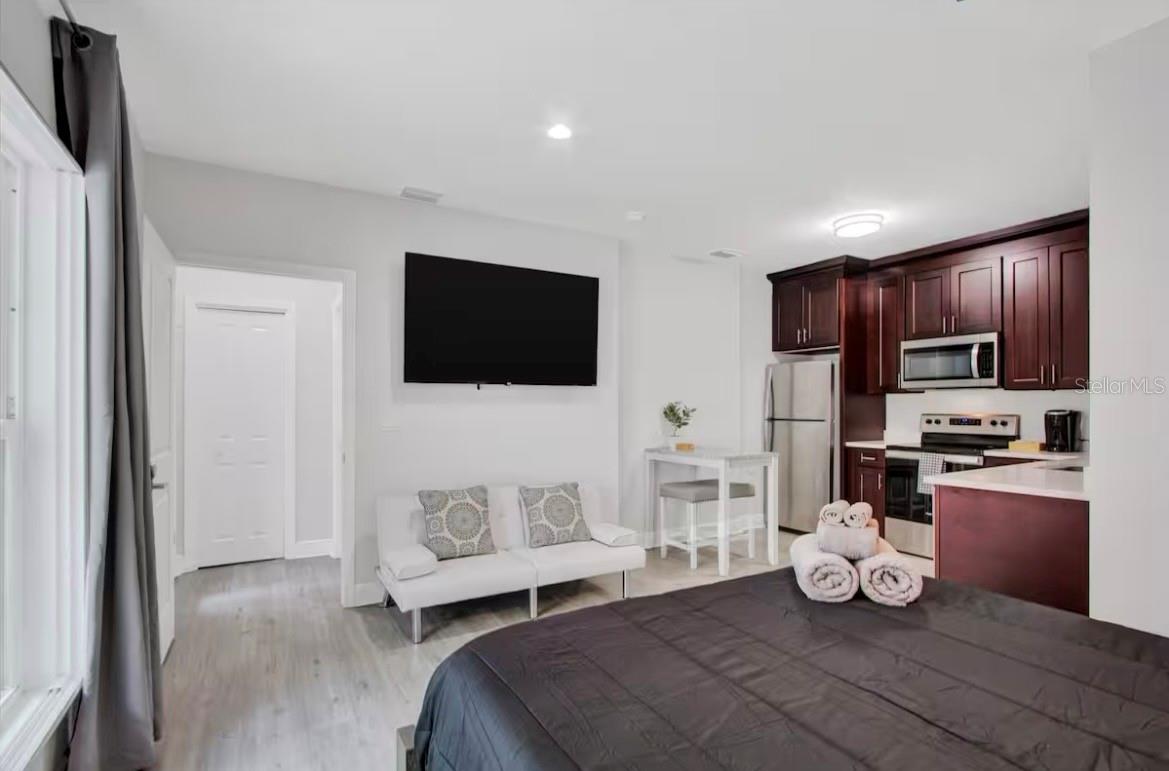 COURIER CITY - Residential Lease