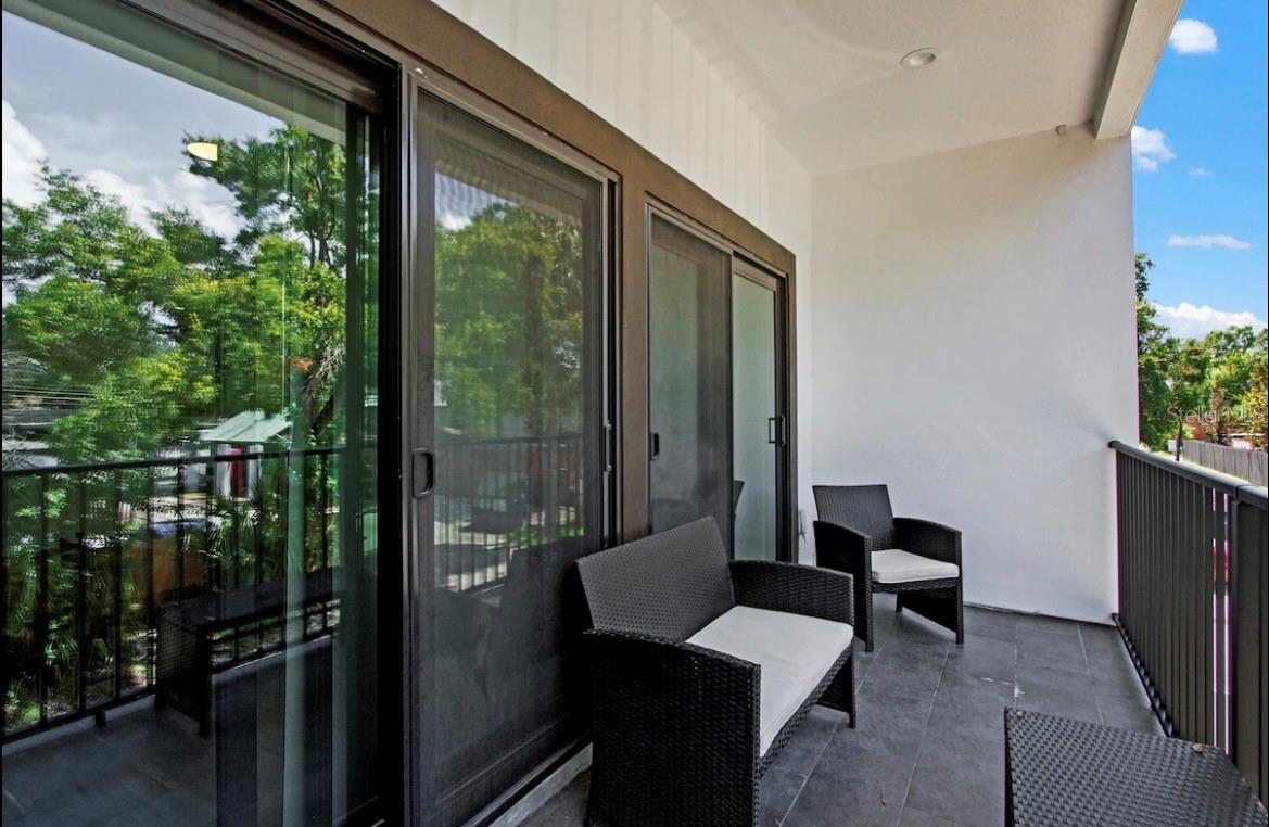 COURIER CITY - Residential Lease