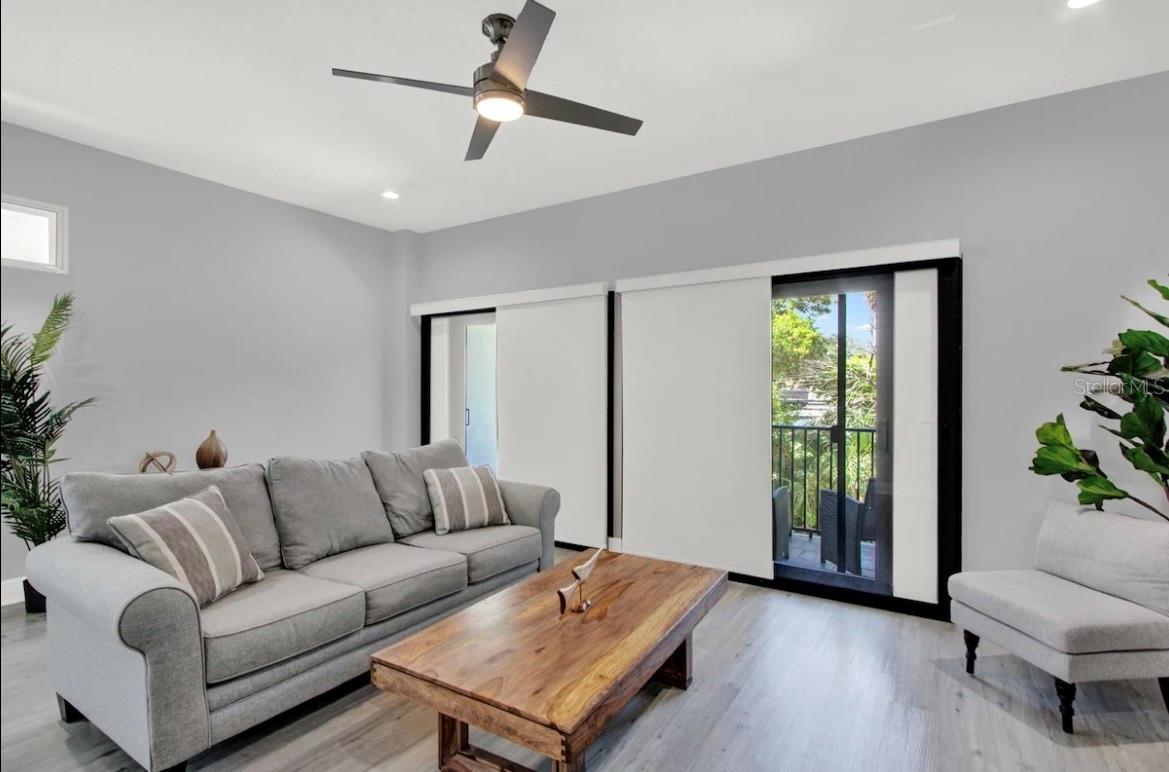 COURIER CITY - Residential Lease