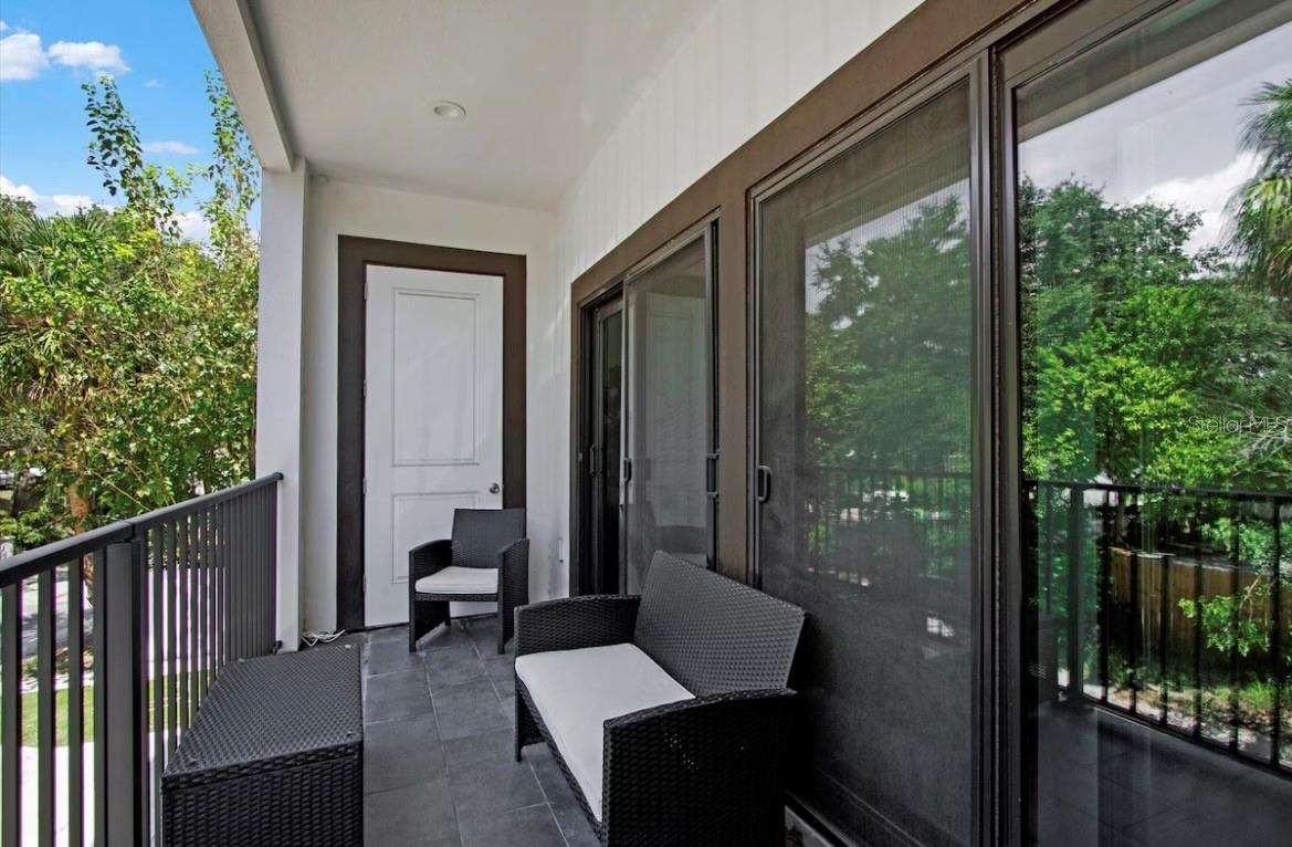 COURIER CITY - Residential Lease