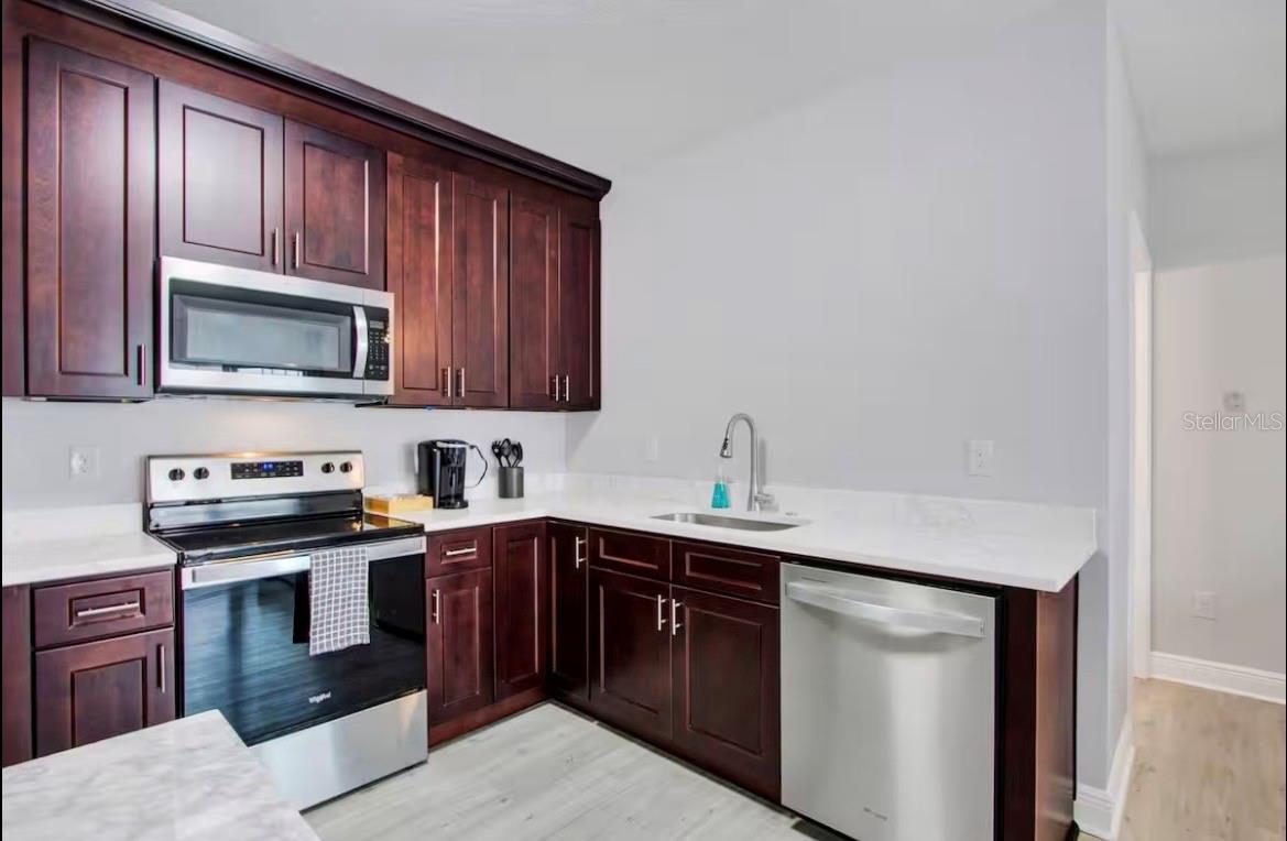 COURIER CITY - Residential Lease